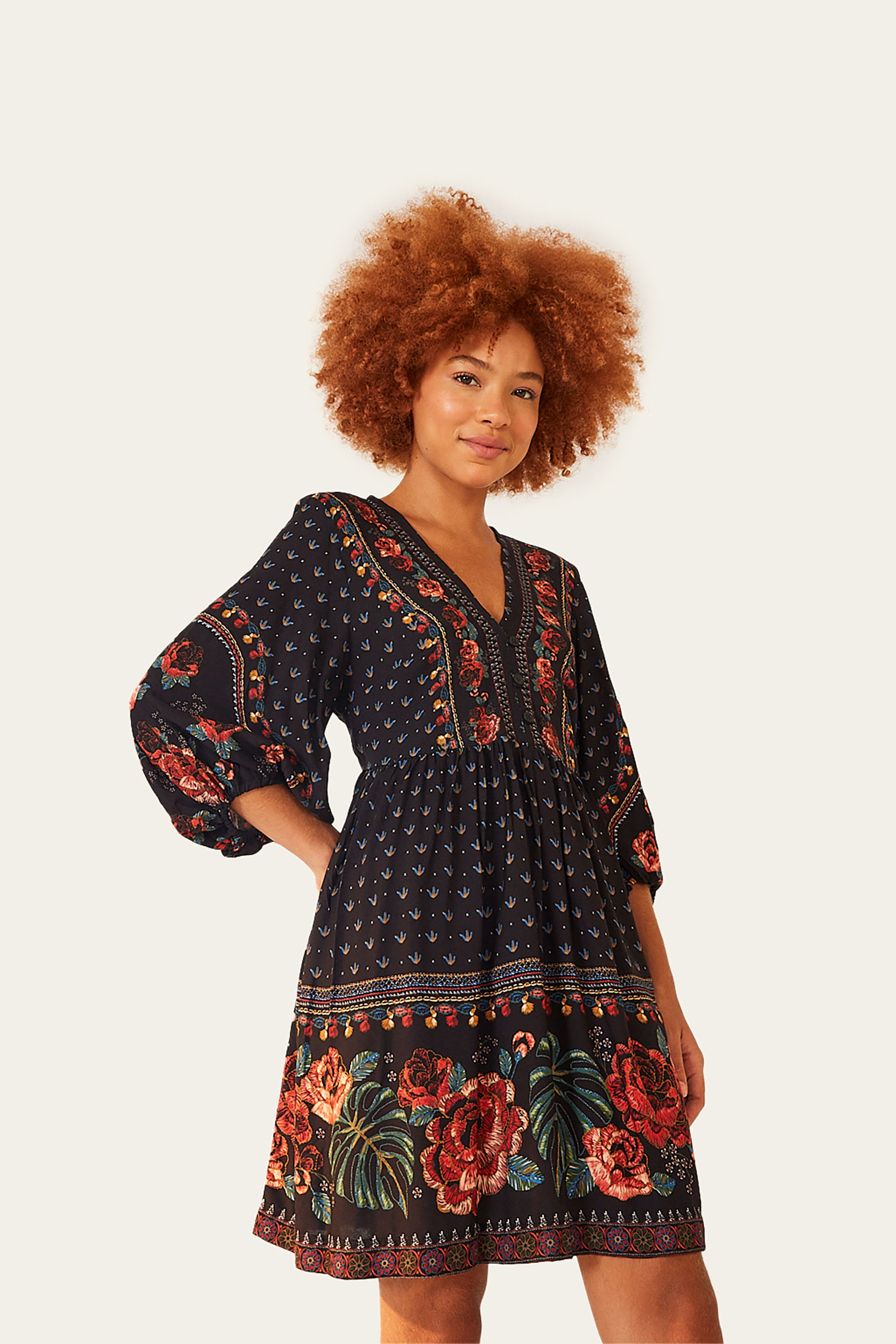 short bordando flor farm