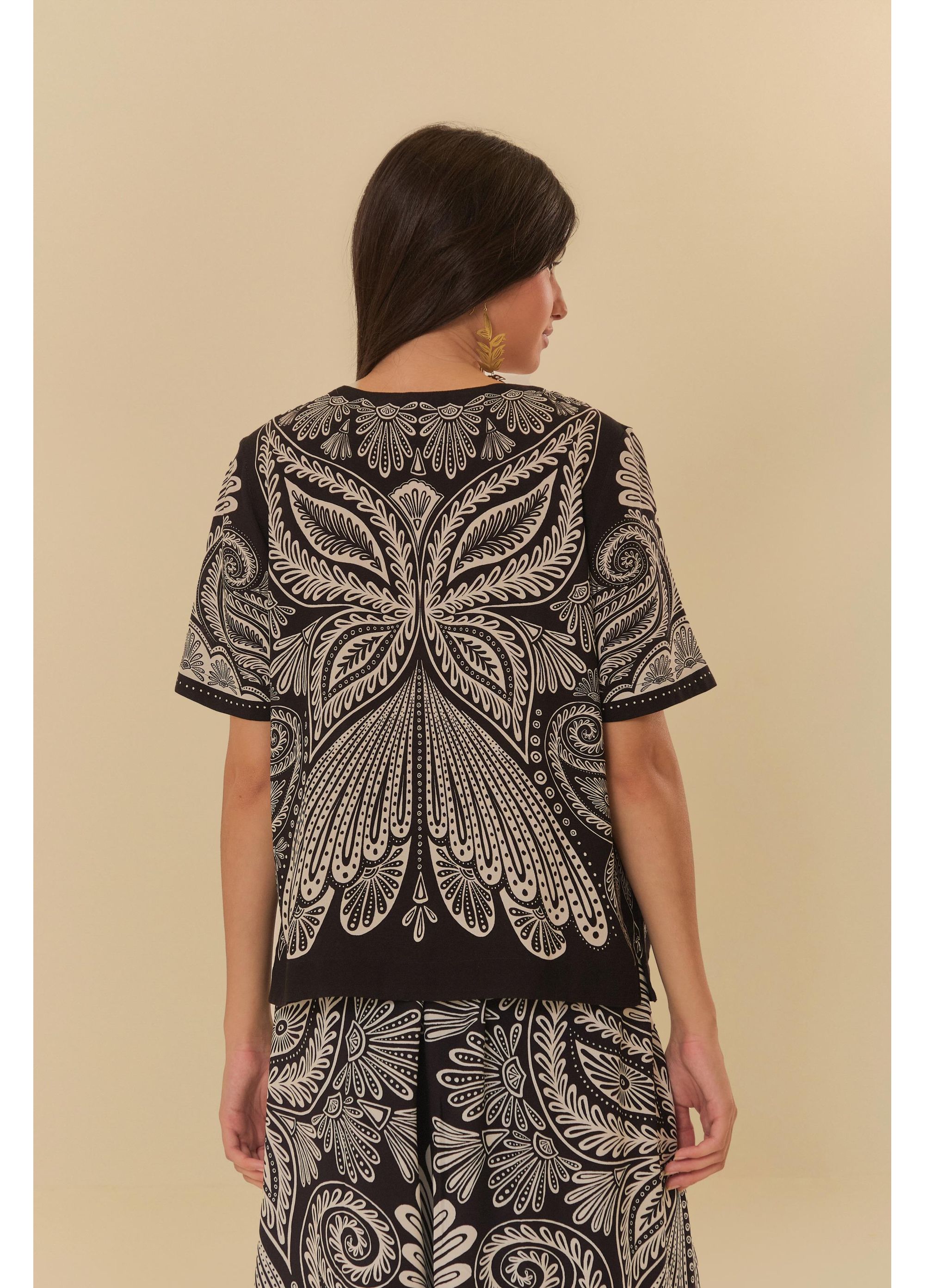 T-shirt fleuri imprimé papillon | boohoo FR