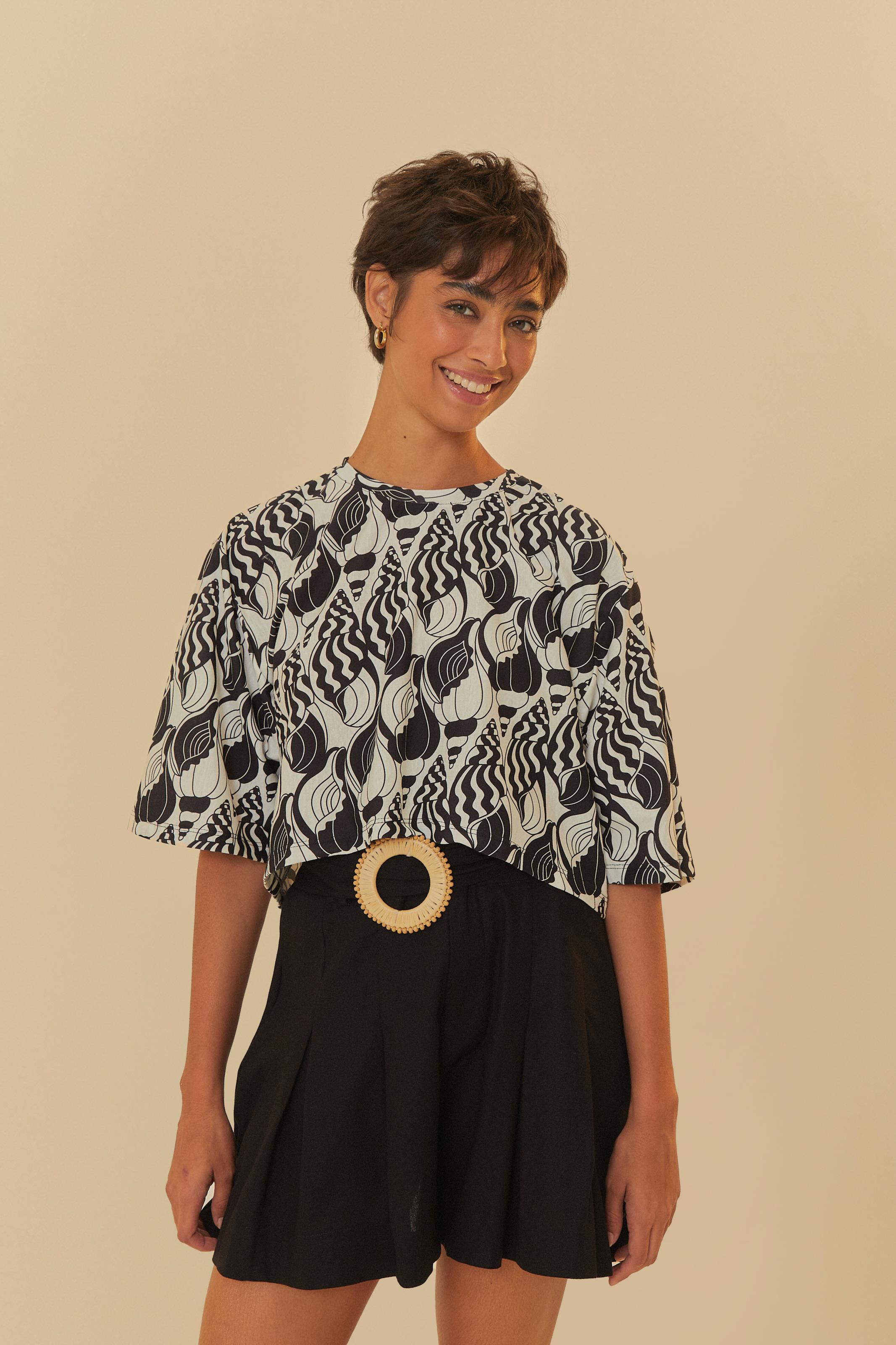 T-Shirt Cropped Estampada Concha Do Mar