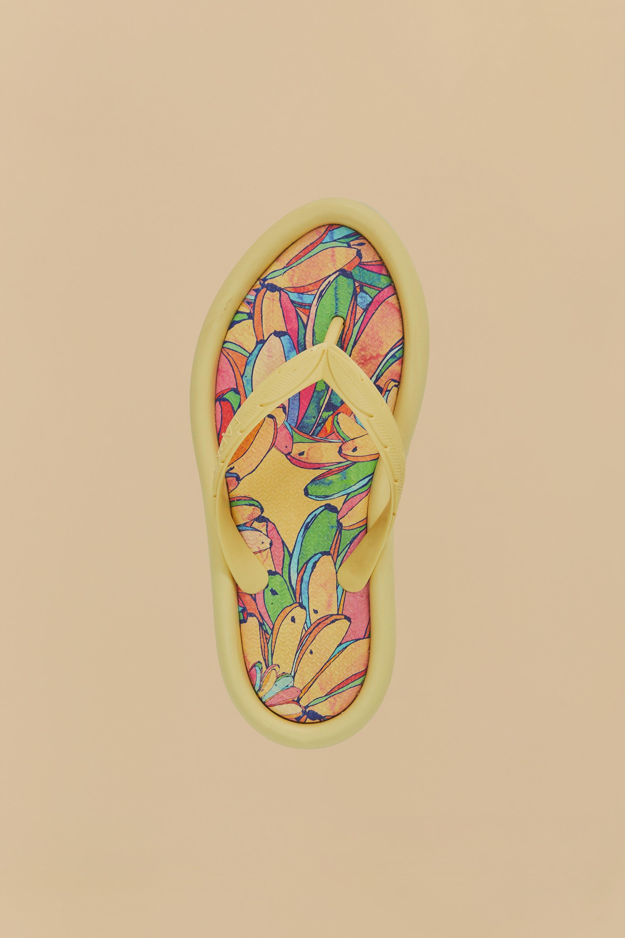 FARM*新シューズライン**Ape**Chinelo Canoa preto banana Chinelo Canoa