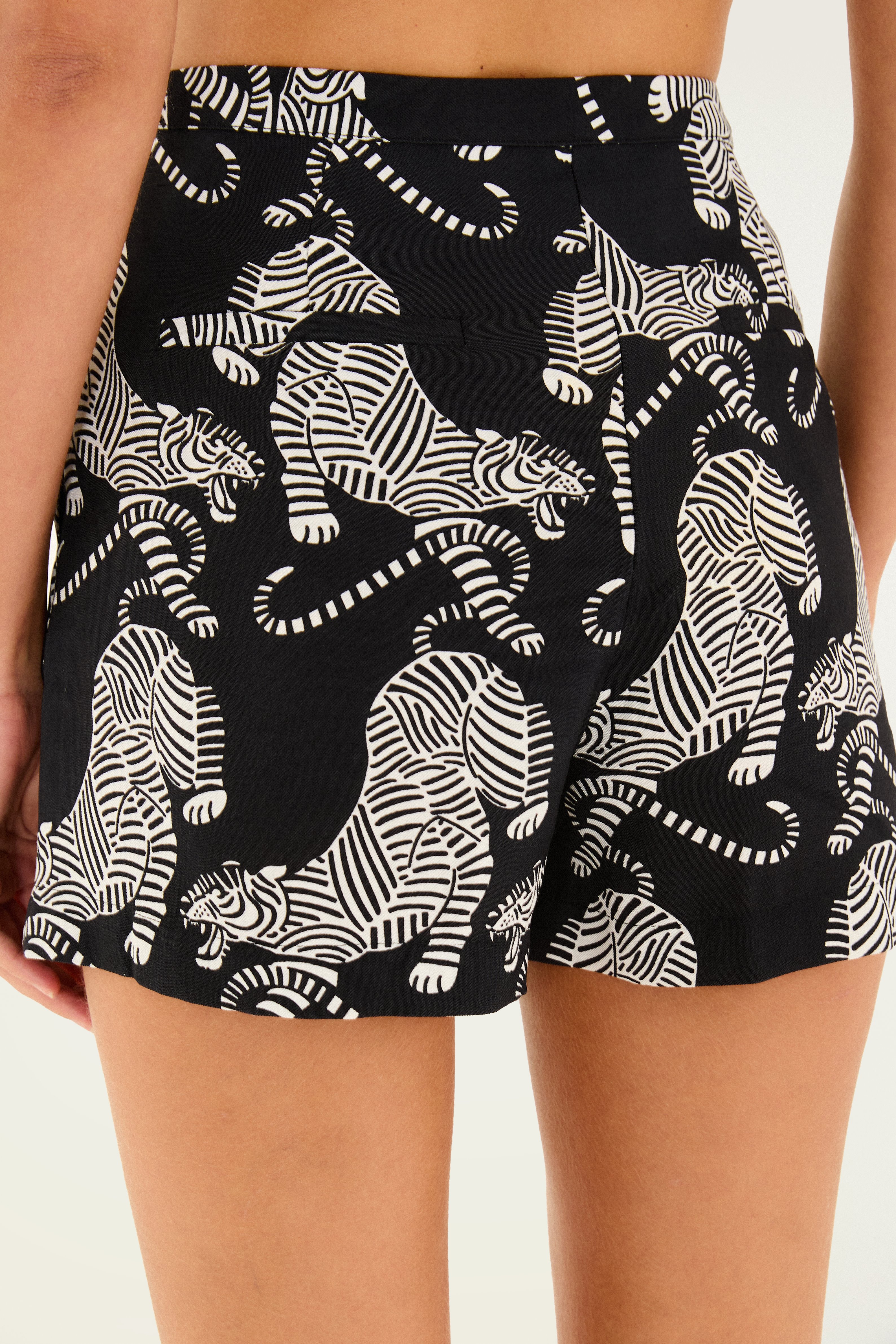 Short Saia Estampado Tigres