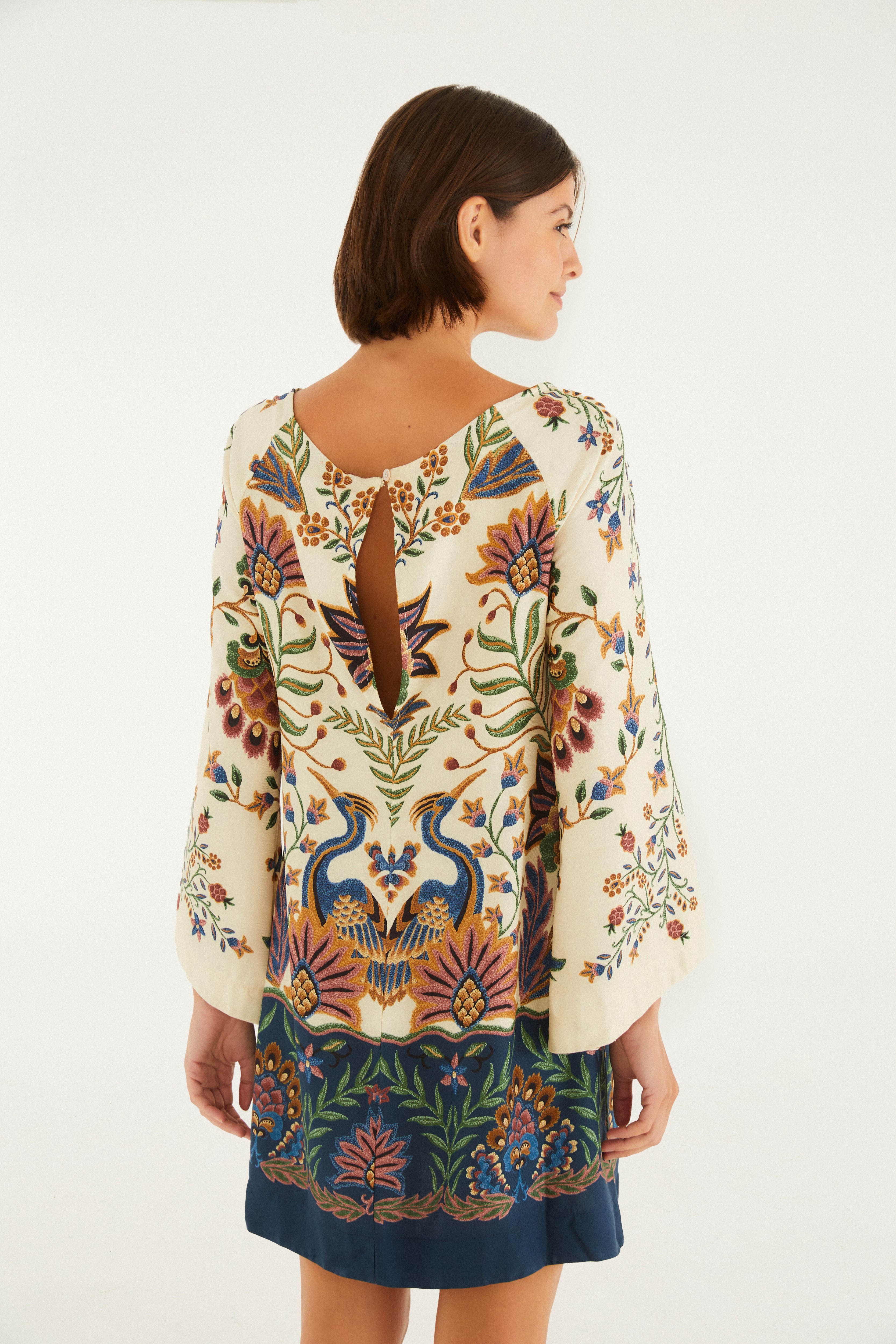 Vestido Curto Estampado Jardim Maravilhoso
