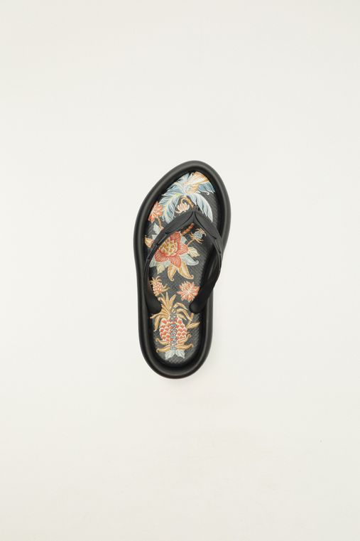 FARM*新シューズライン*Ape*Chinelo Canoa Print Calamero FARM*新シューズライン**Ape**Chinelo Canoa Print banana