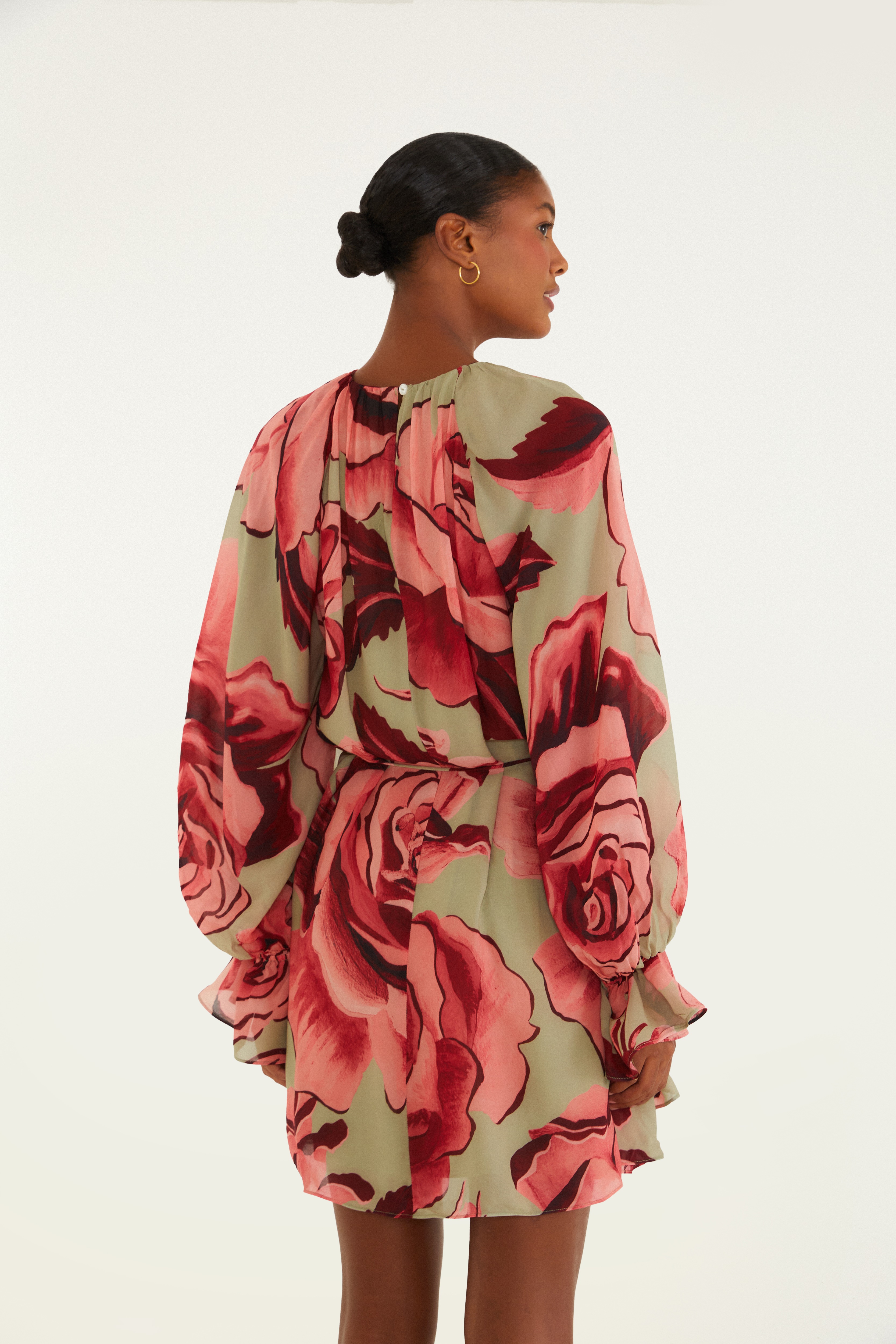 Vestido Curto Estampado Rosas Pintadas