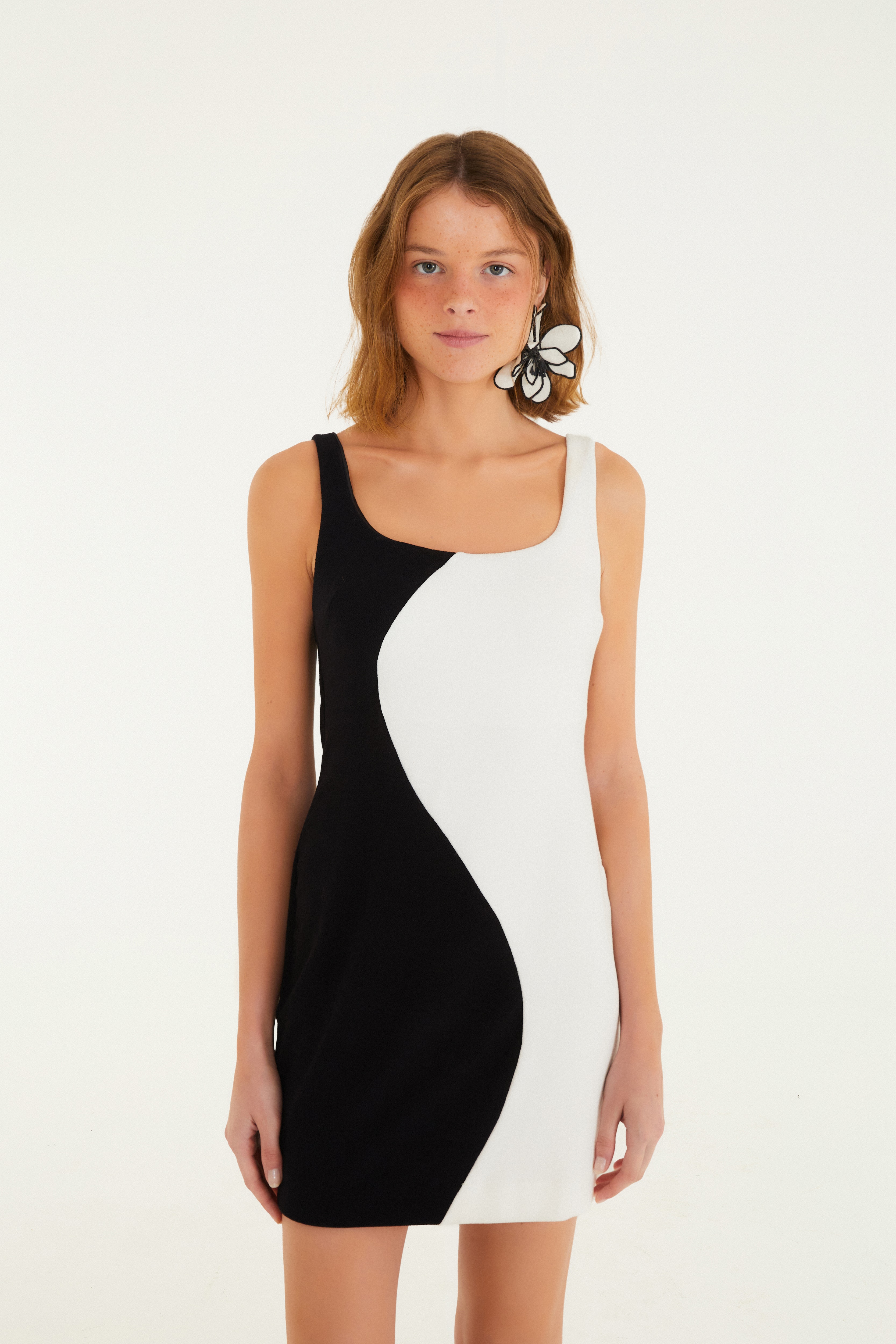 Vestido Curto Patch Ondas