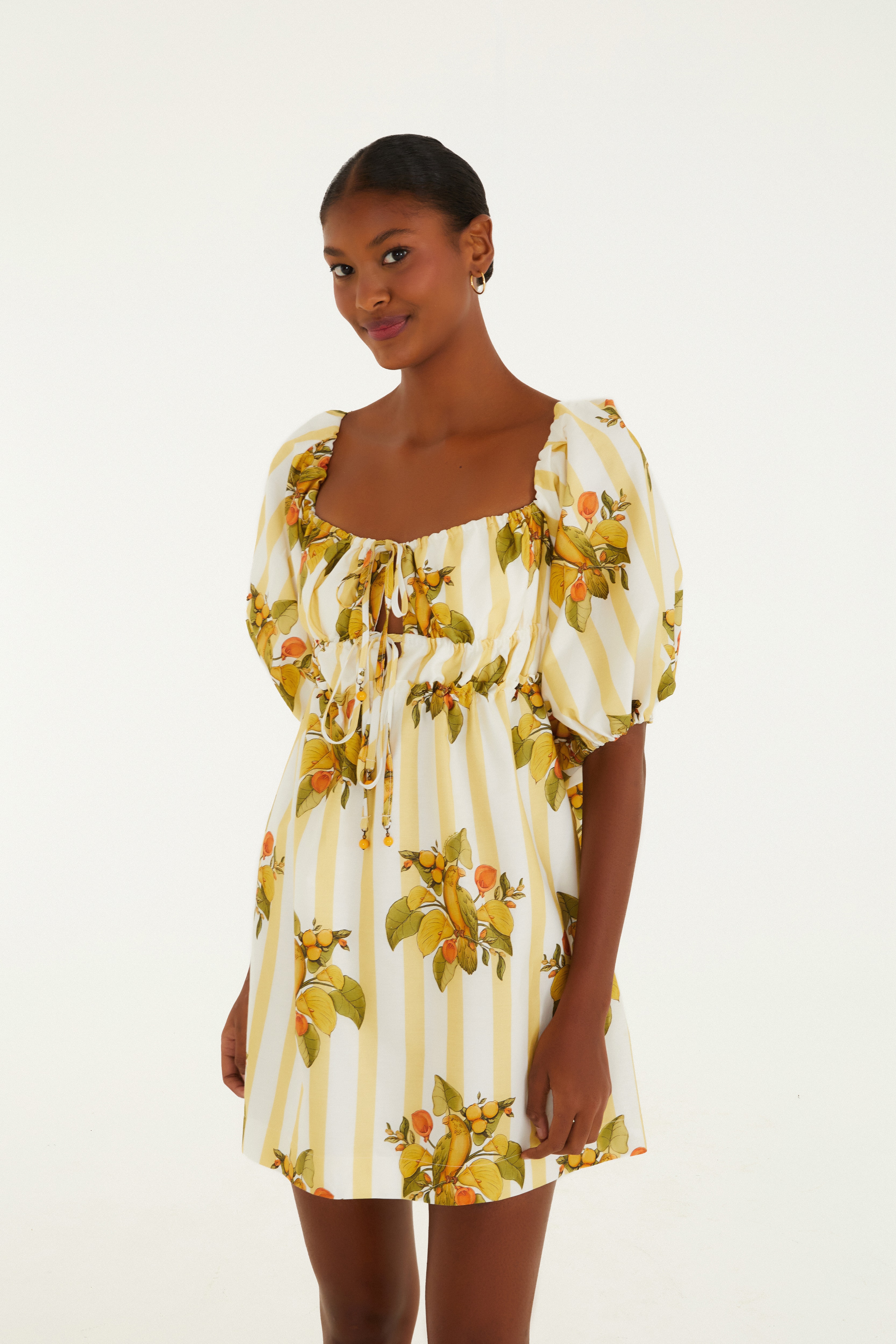 Vestido Curto Estampado Pássaro Chic