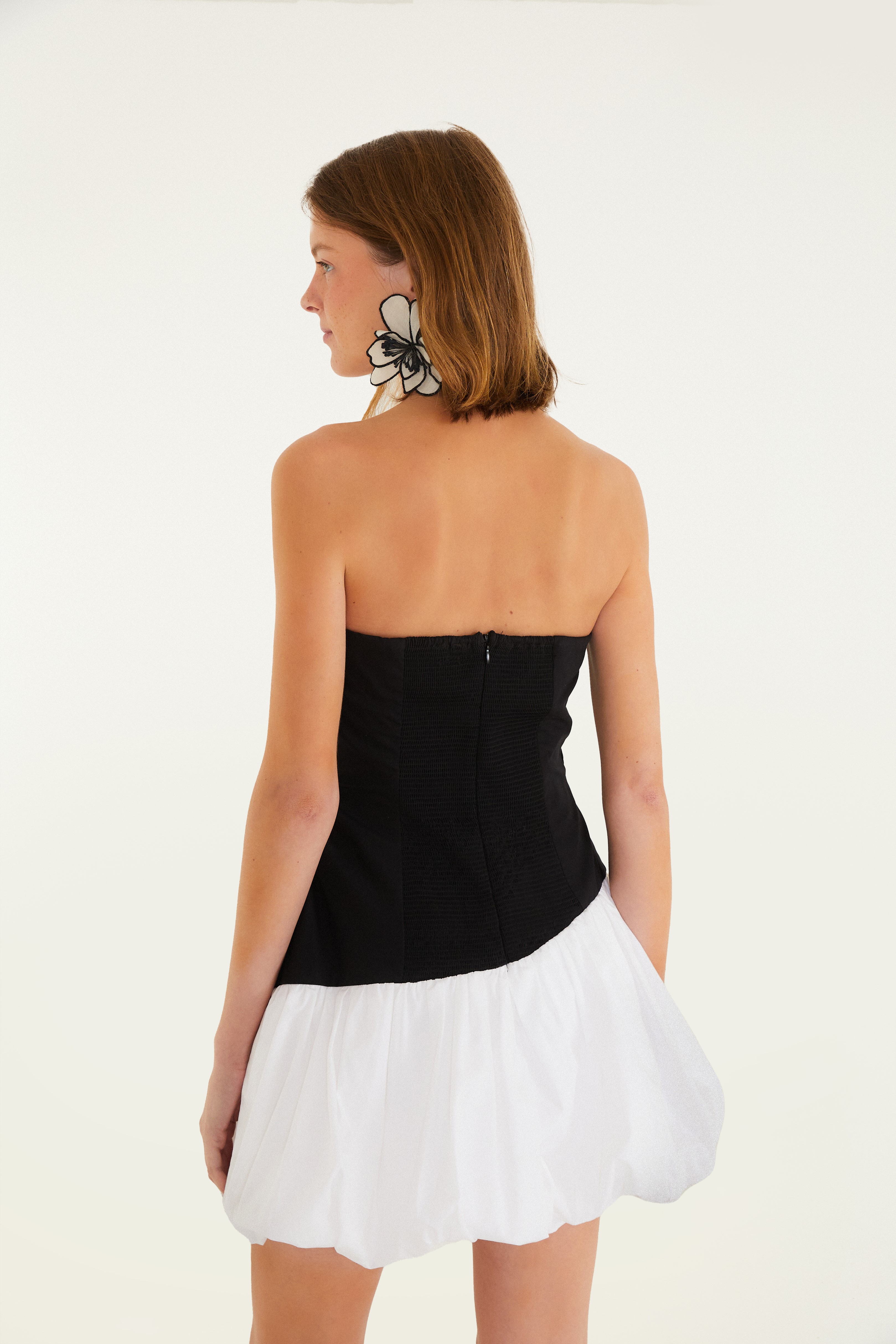 Vestido Curto Balonê Sem Alça