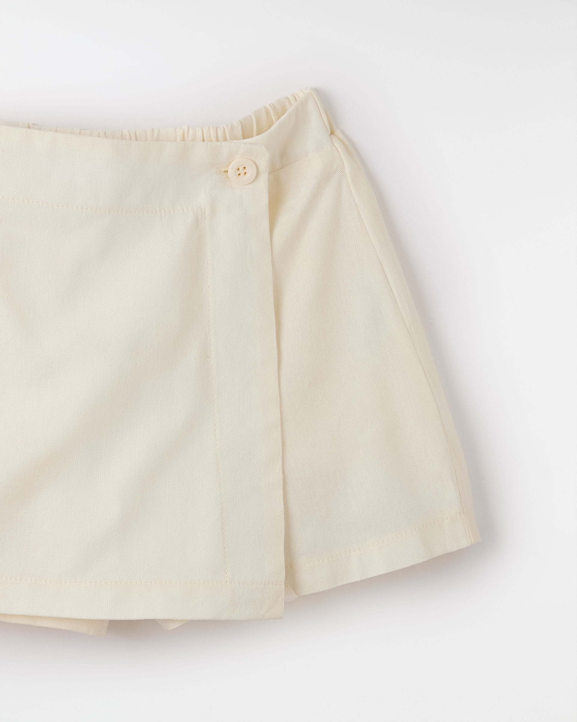 Short Saia Botoes Off e