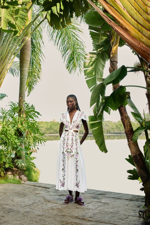 345610_10066_1-VESTIDO-BORDADO-POESIA-DE-FLOR