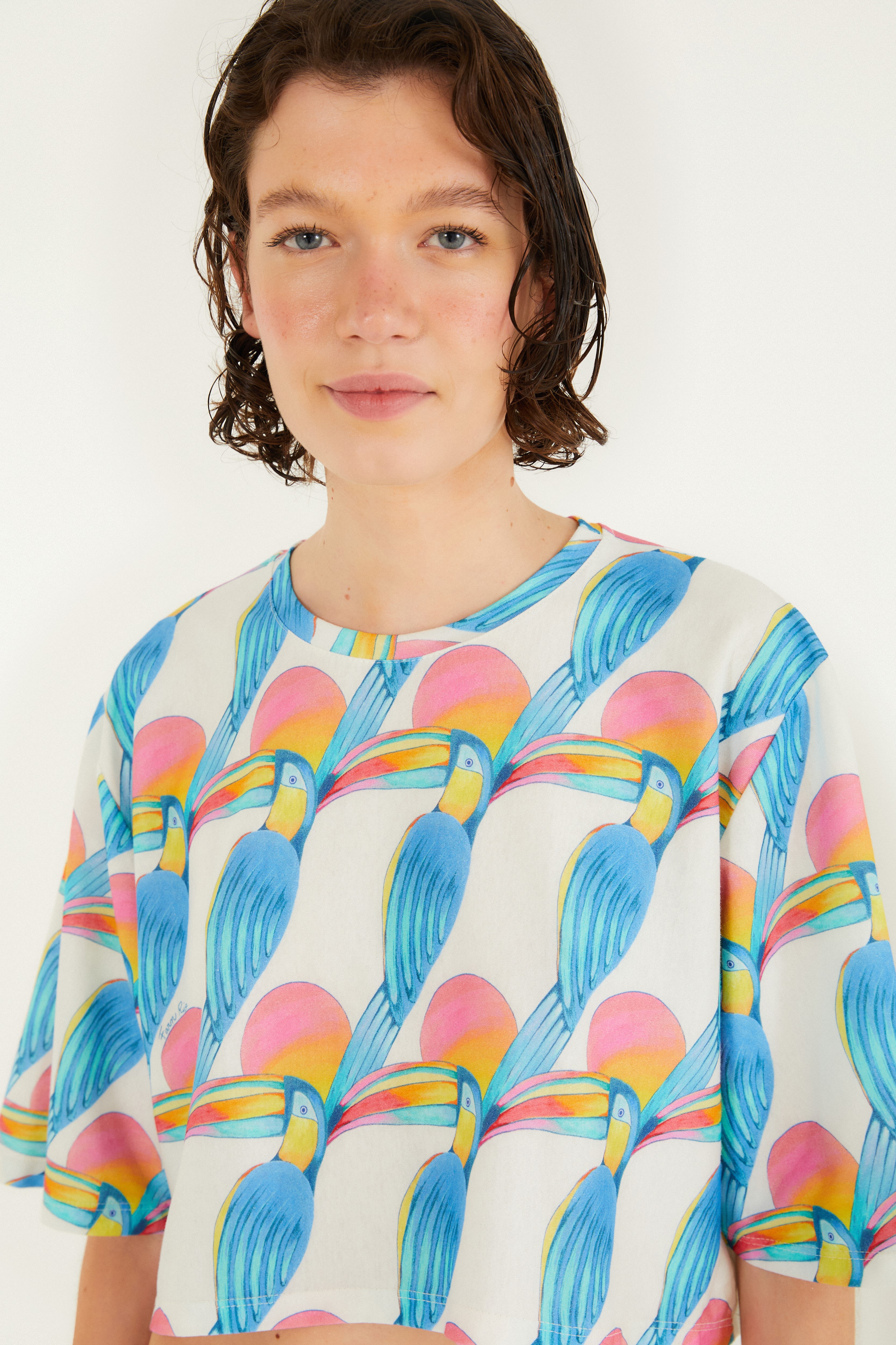 T-Shirt Cropped Estampada Tucanitas