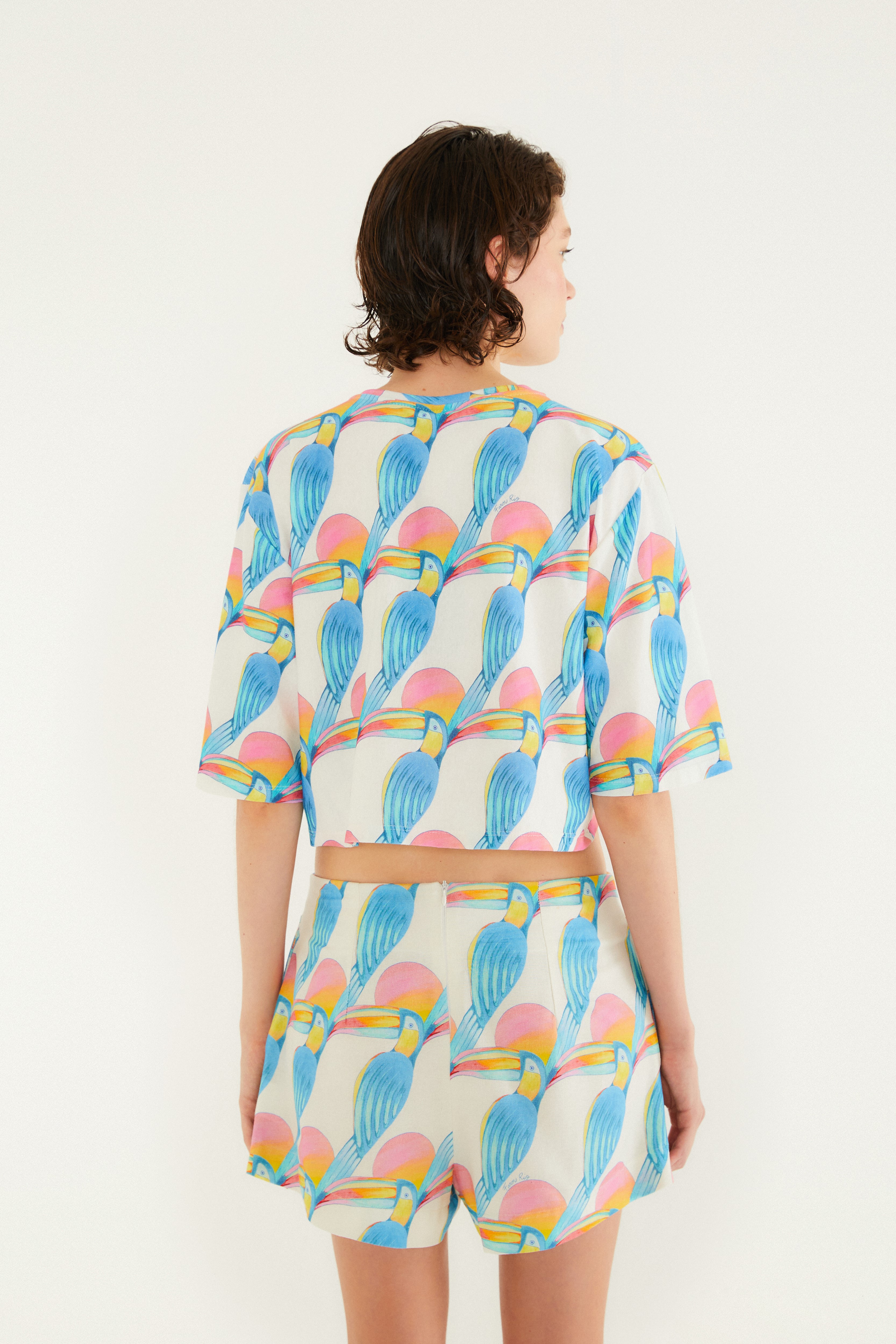 T-Shirt Cropped Estampada Tucanitas