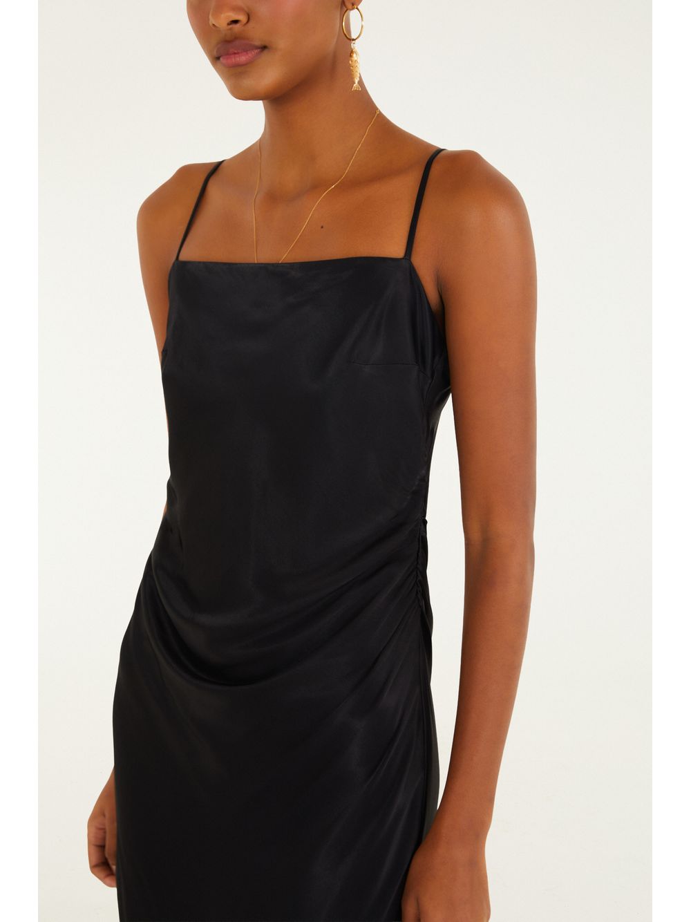 Farm — Vestido Alcinhas Cetim