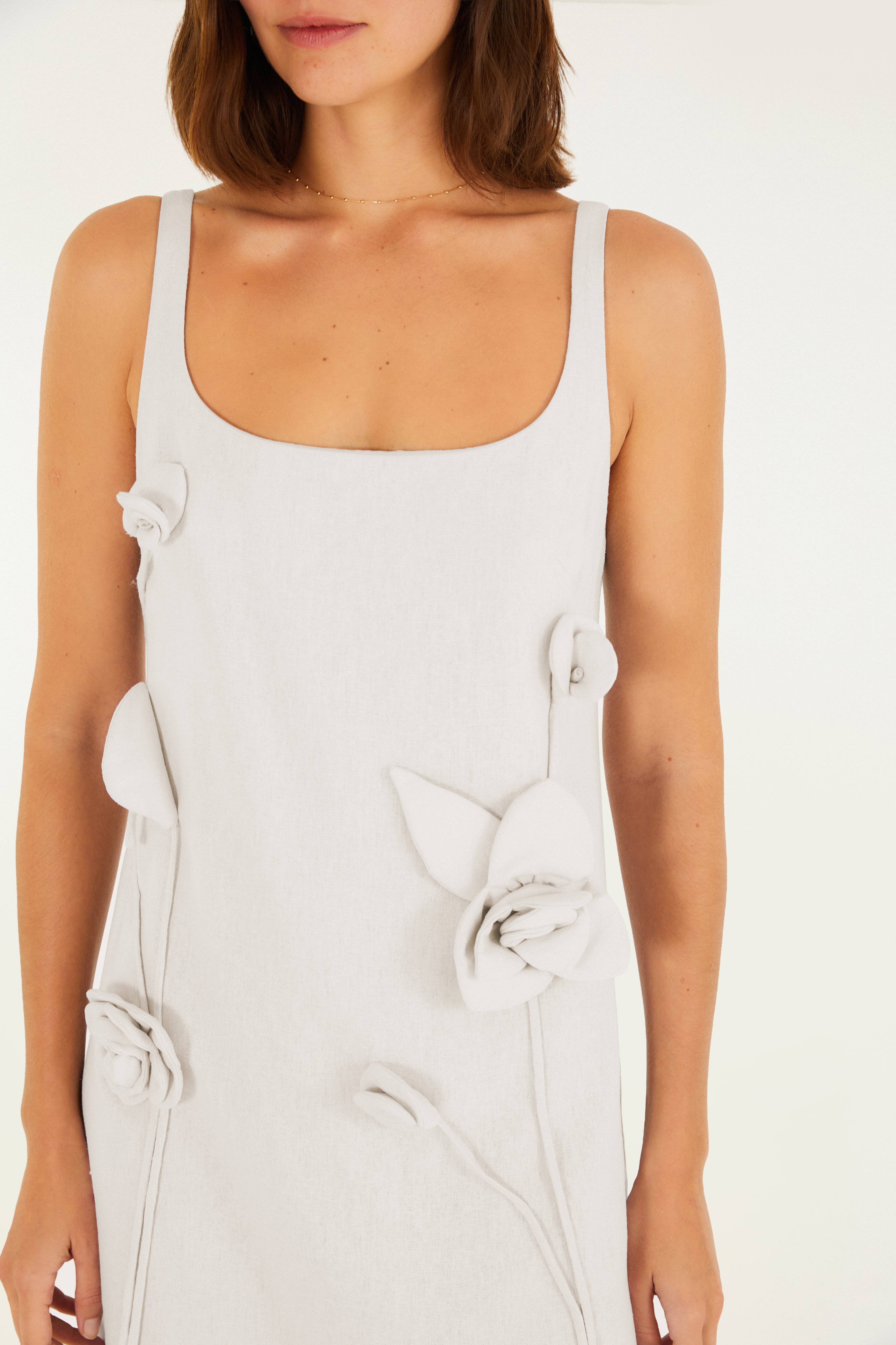 Vestido Curto Flor Bordada