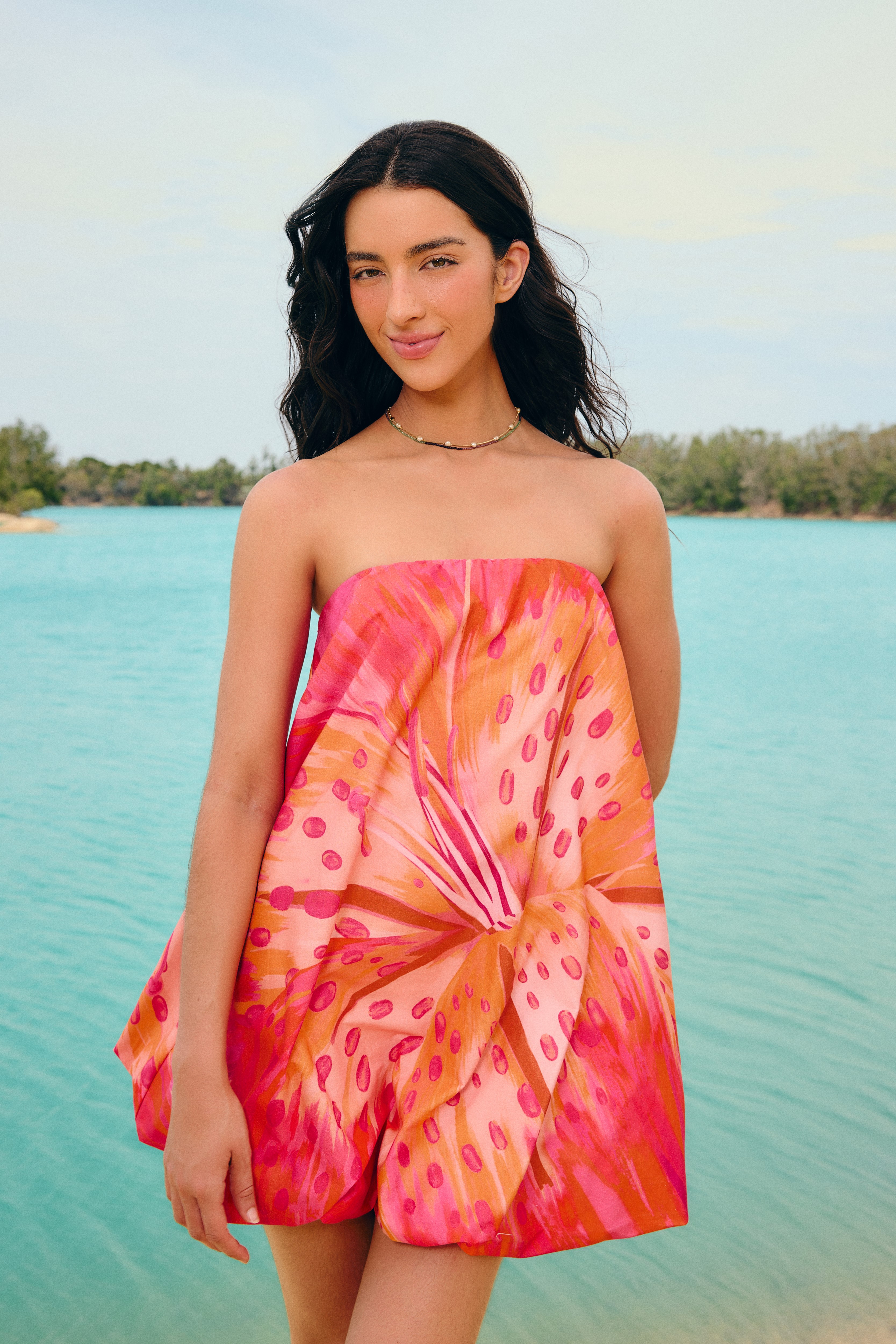Vestido Curto Balonê Estampado Lírio Tropical