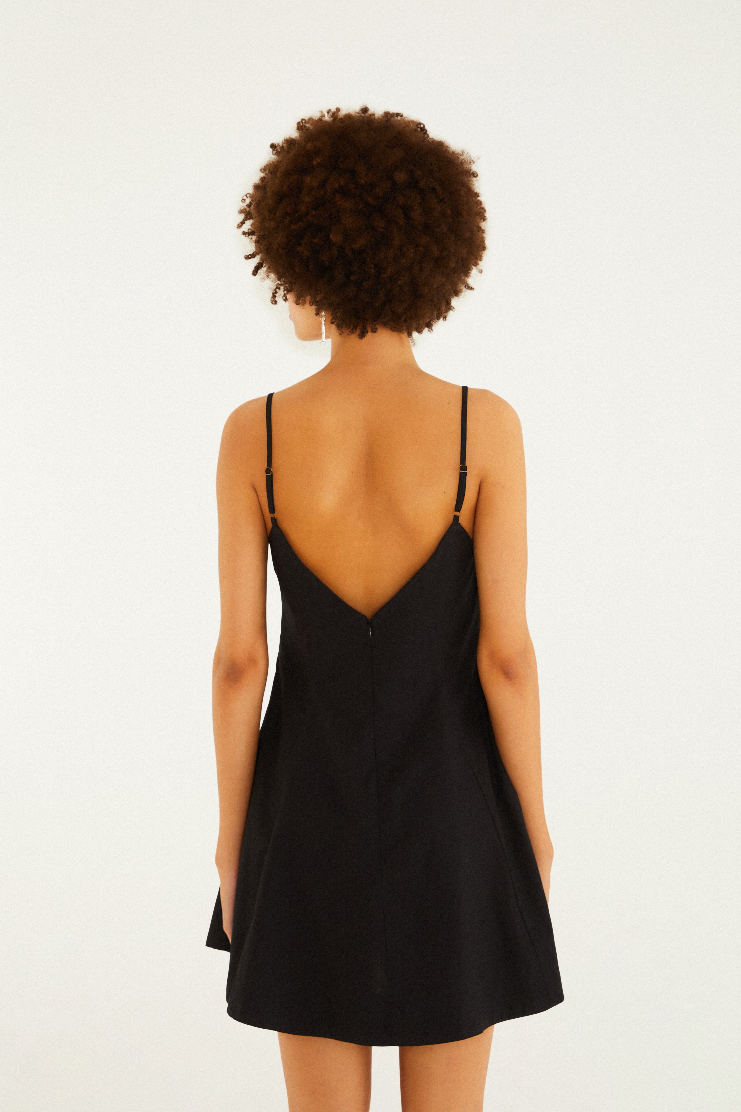 Vestido Curto Recortes