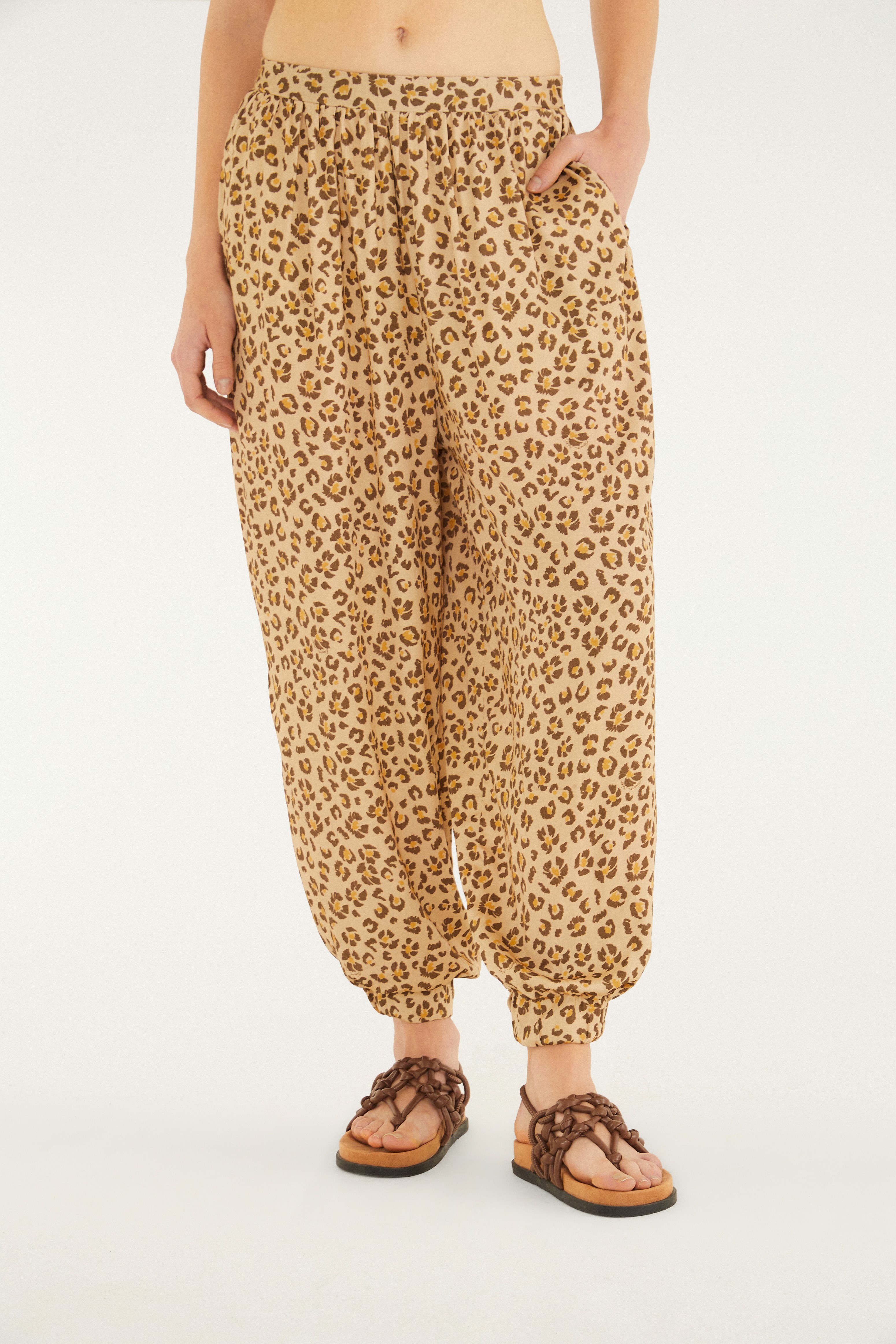 Calça Aladim Estampada Onça Floral