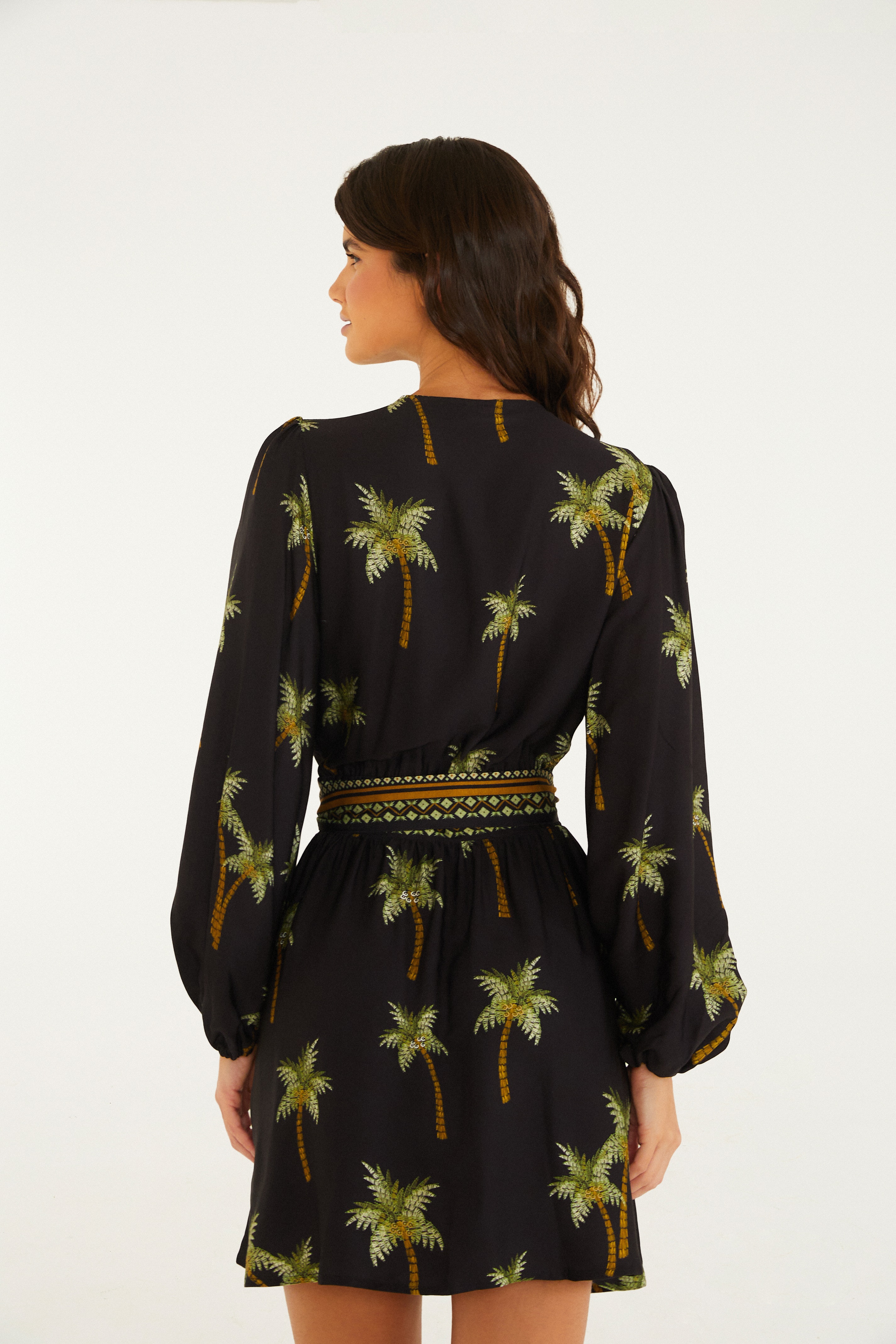 Vestido Curto Manga Estampado Coqueiritos Preto