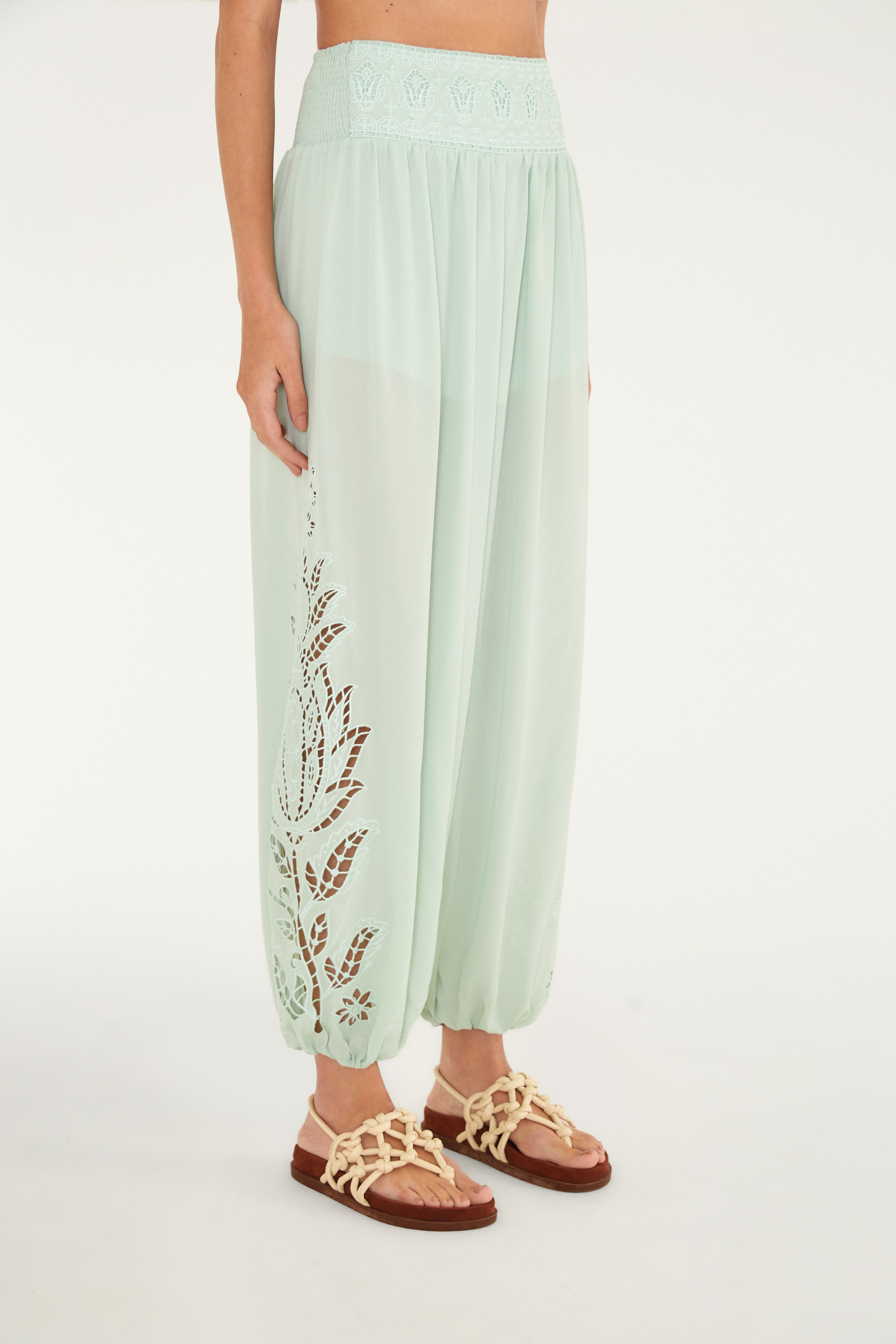 Calça Aladim Richelieu Tulipas Calça Aladim Richelieu Tulipas