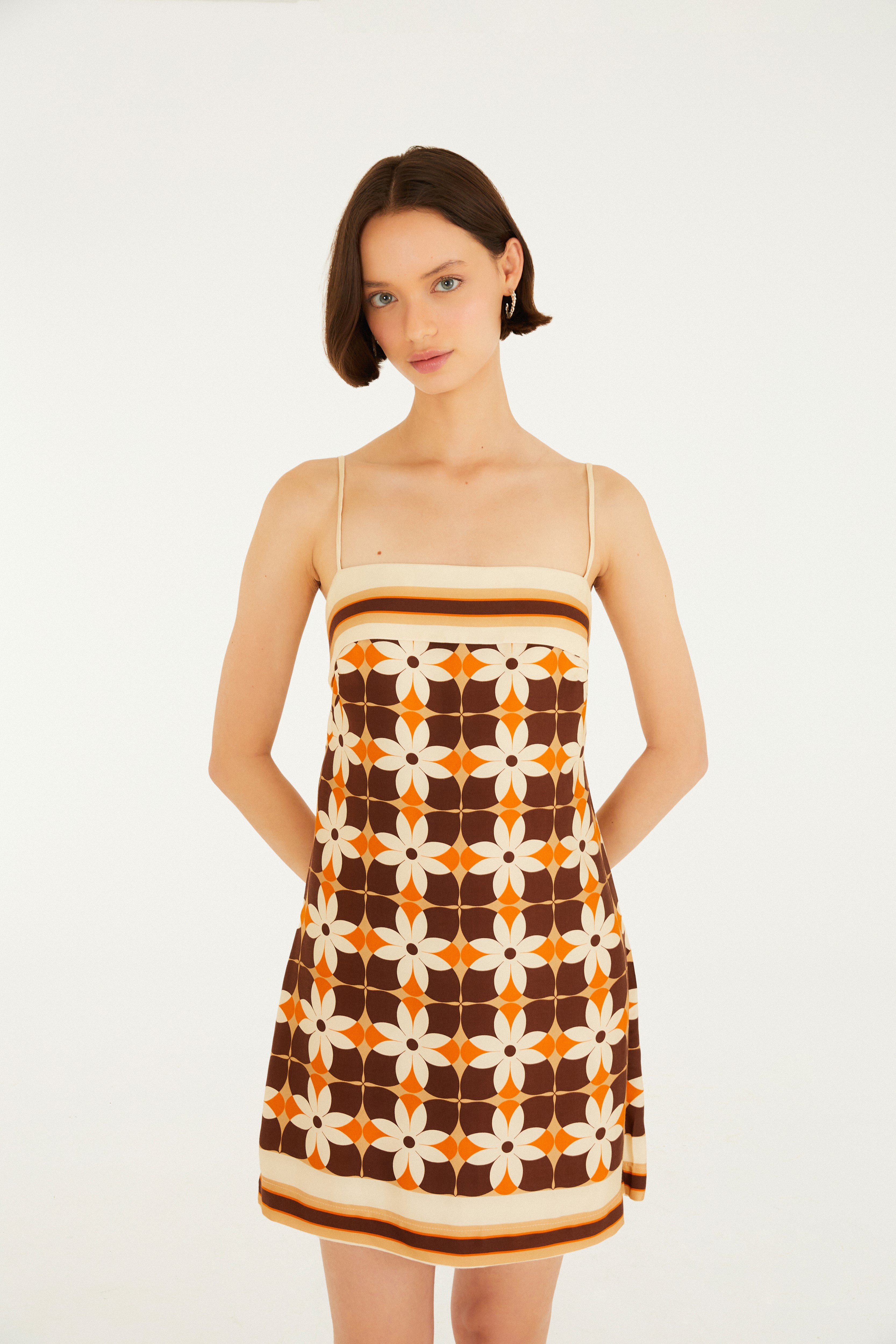Vestido Curto Estampado Floral Gráfico