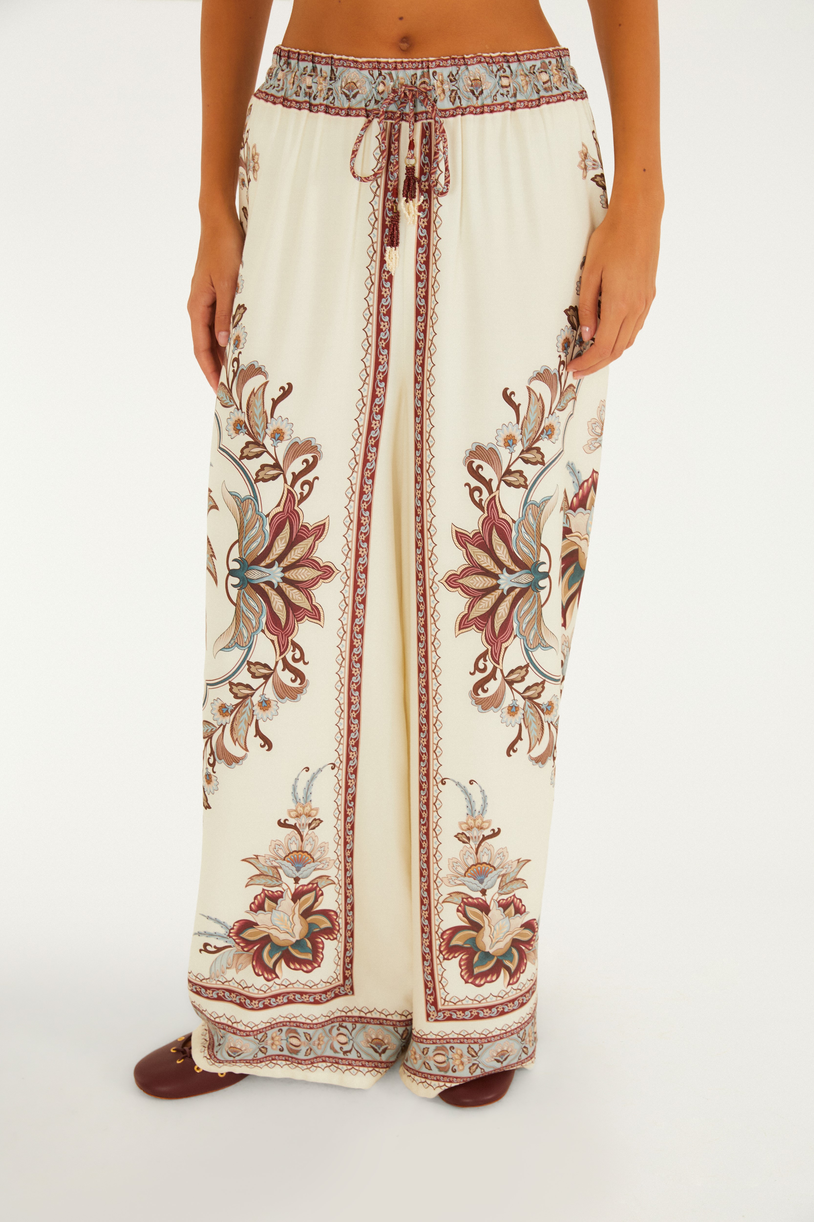 Calça Reta Estampada Jardim Majestoso