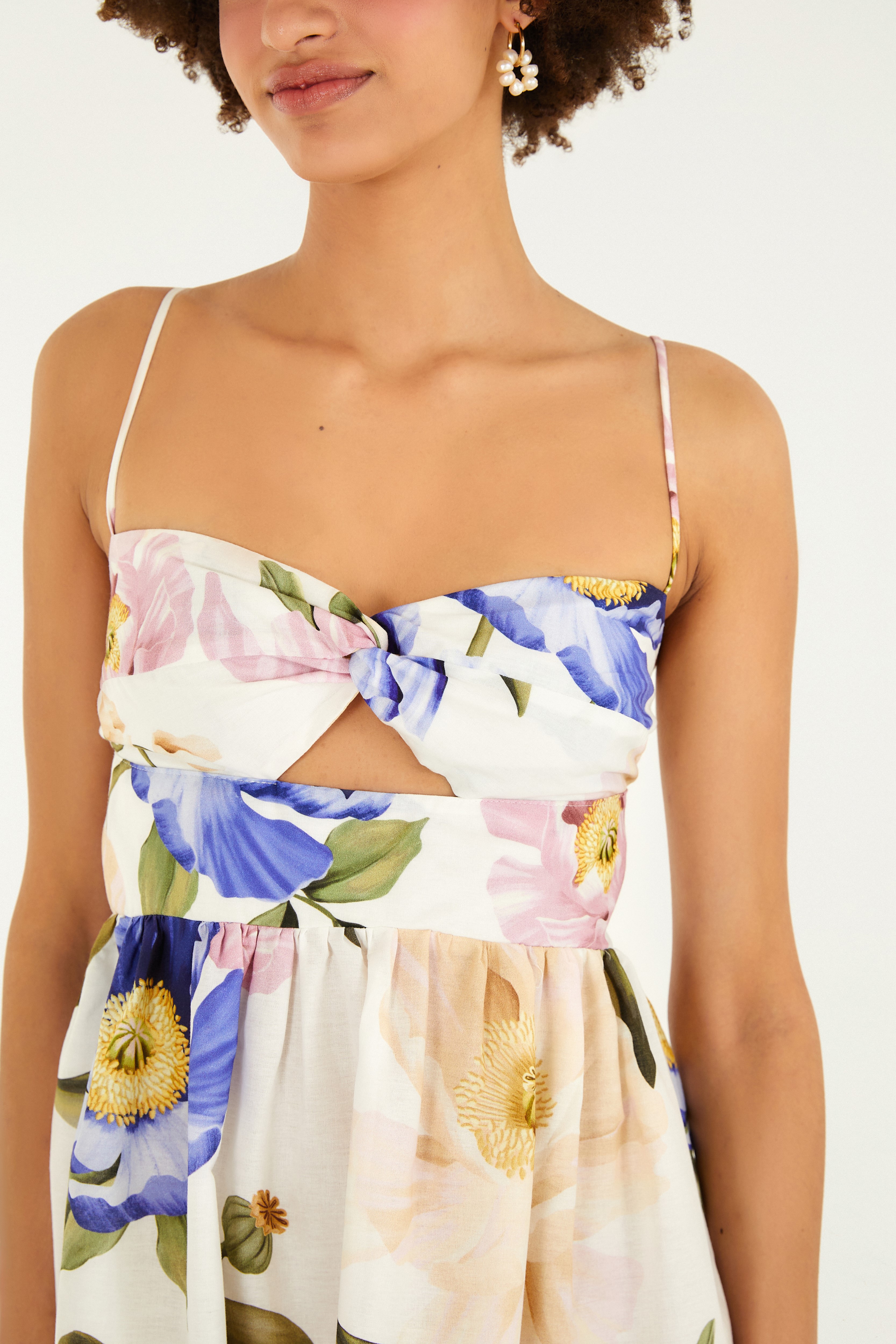 Vestido Curto Estampado Floral Lola