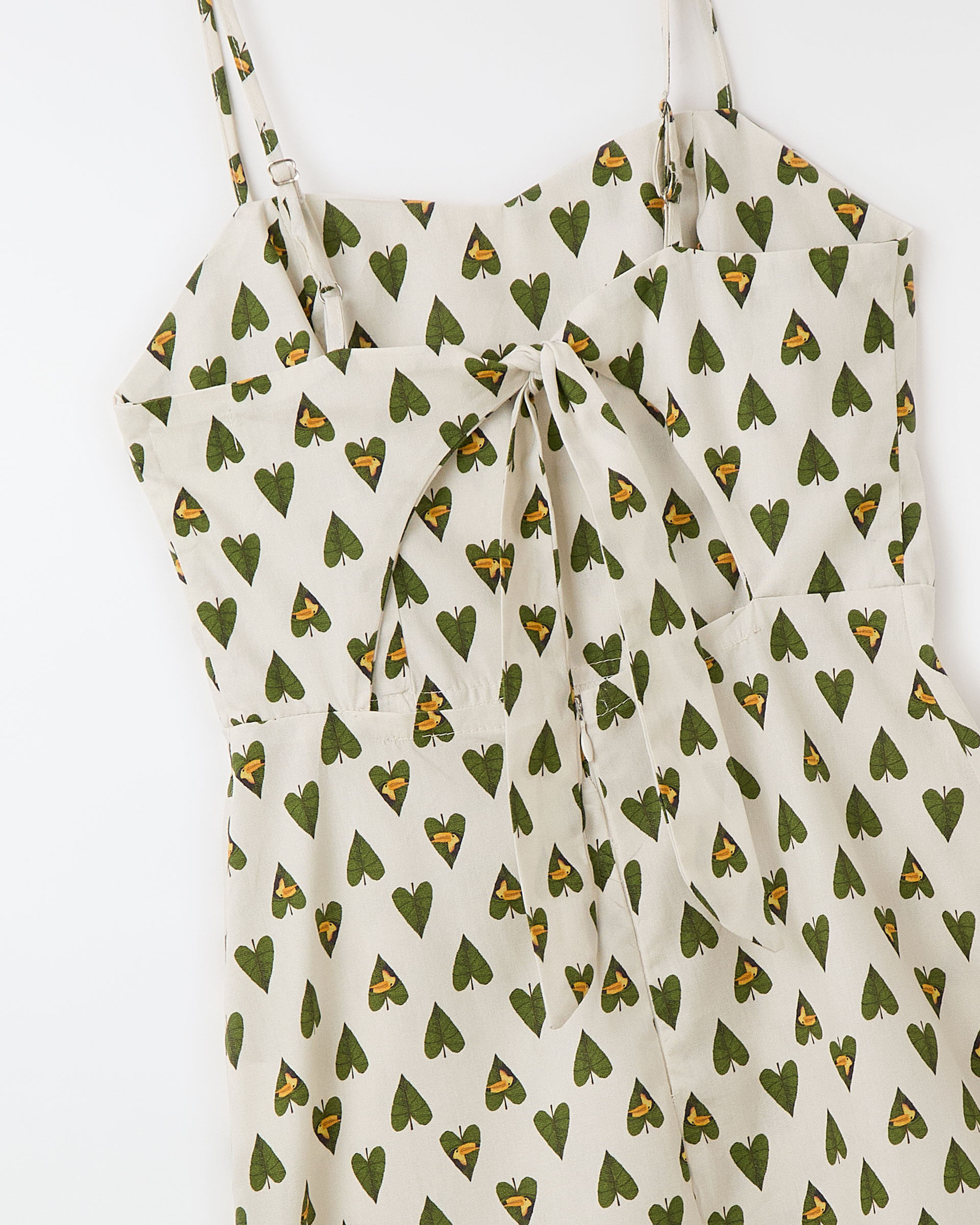 Vestido Tucano Em Folha
