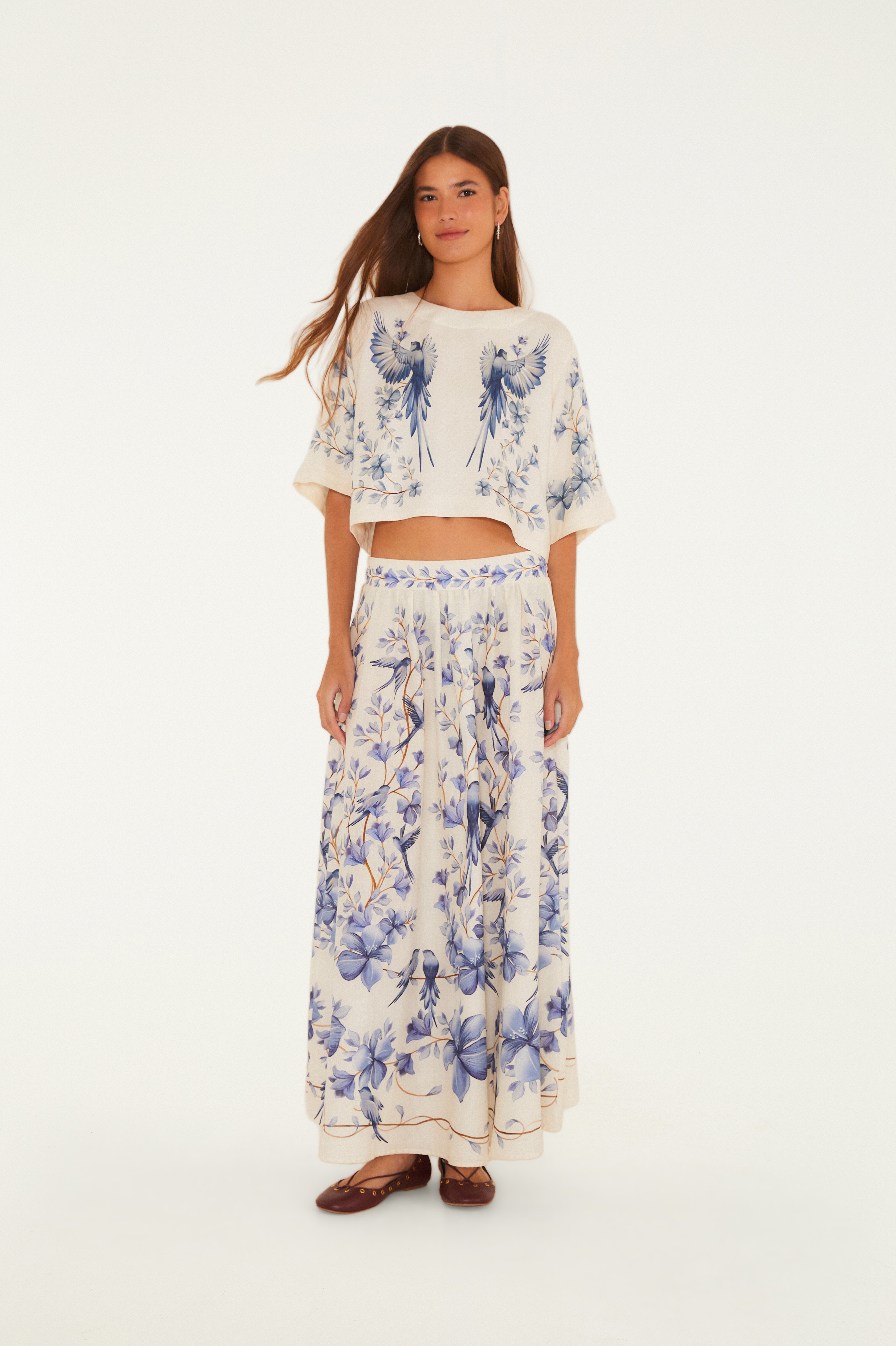T-Shirt Cropped Estampada Voo Em Flor