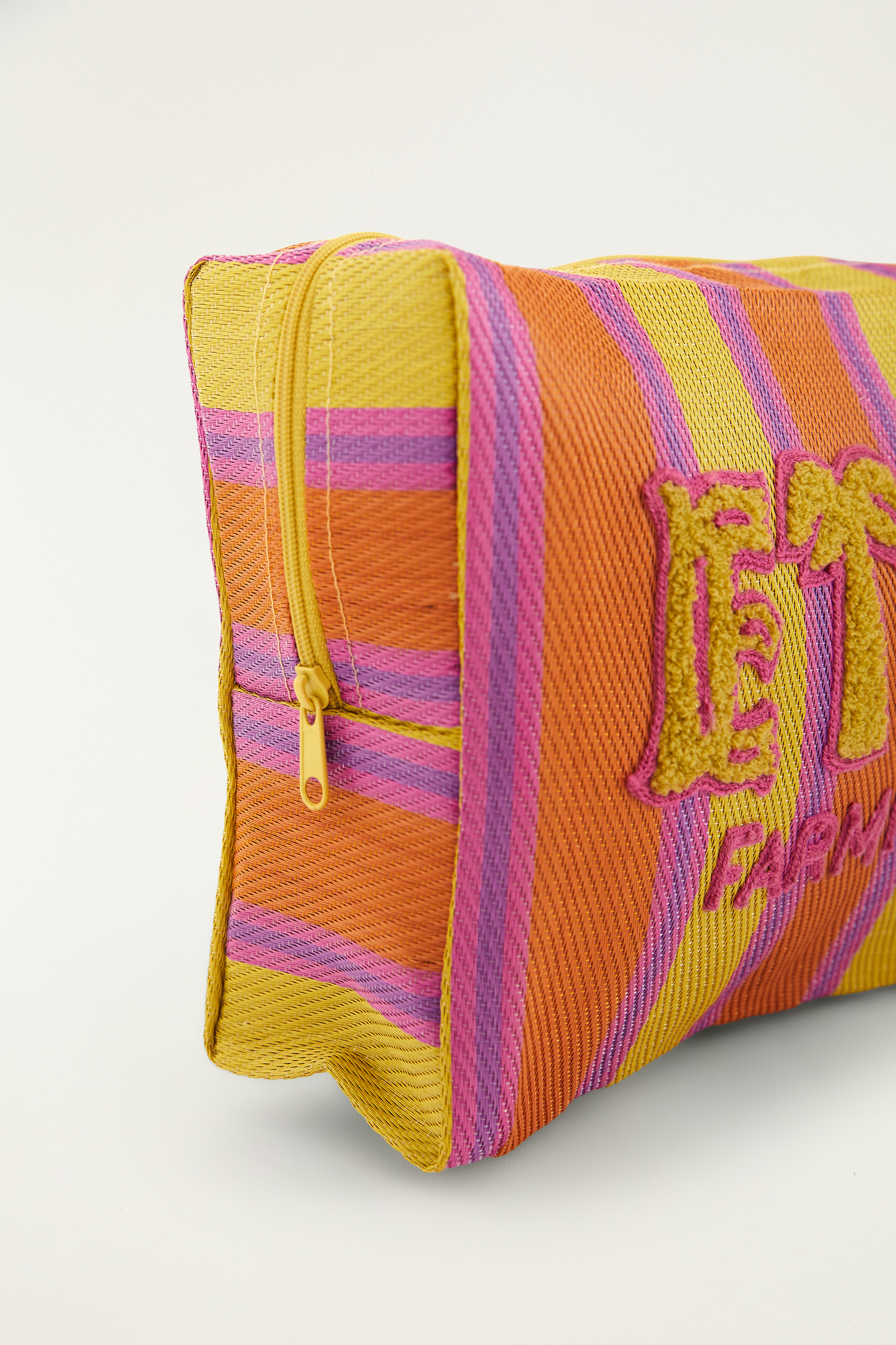366793_7526_4-NECESSAIRE-RAFIA-MULTICOLOR-LJ-AM-LL