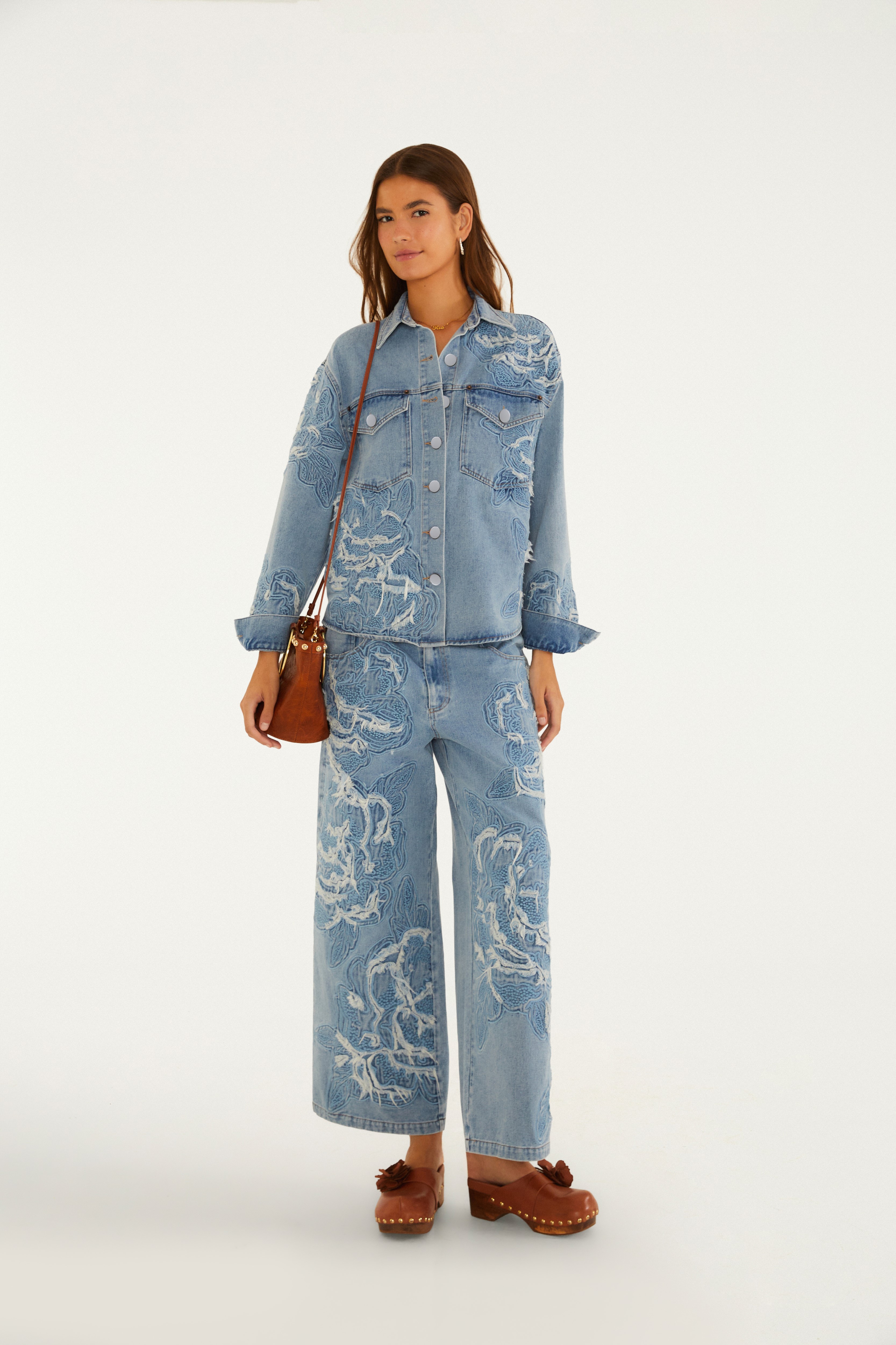 Calça Jeans Bordada Flor