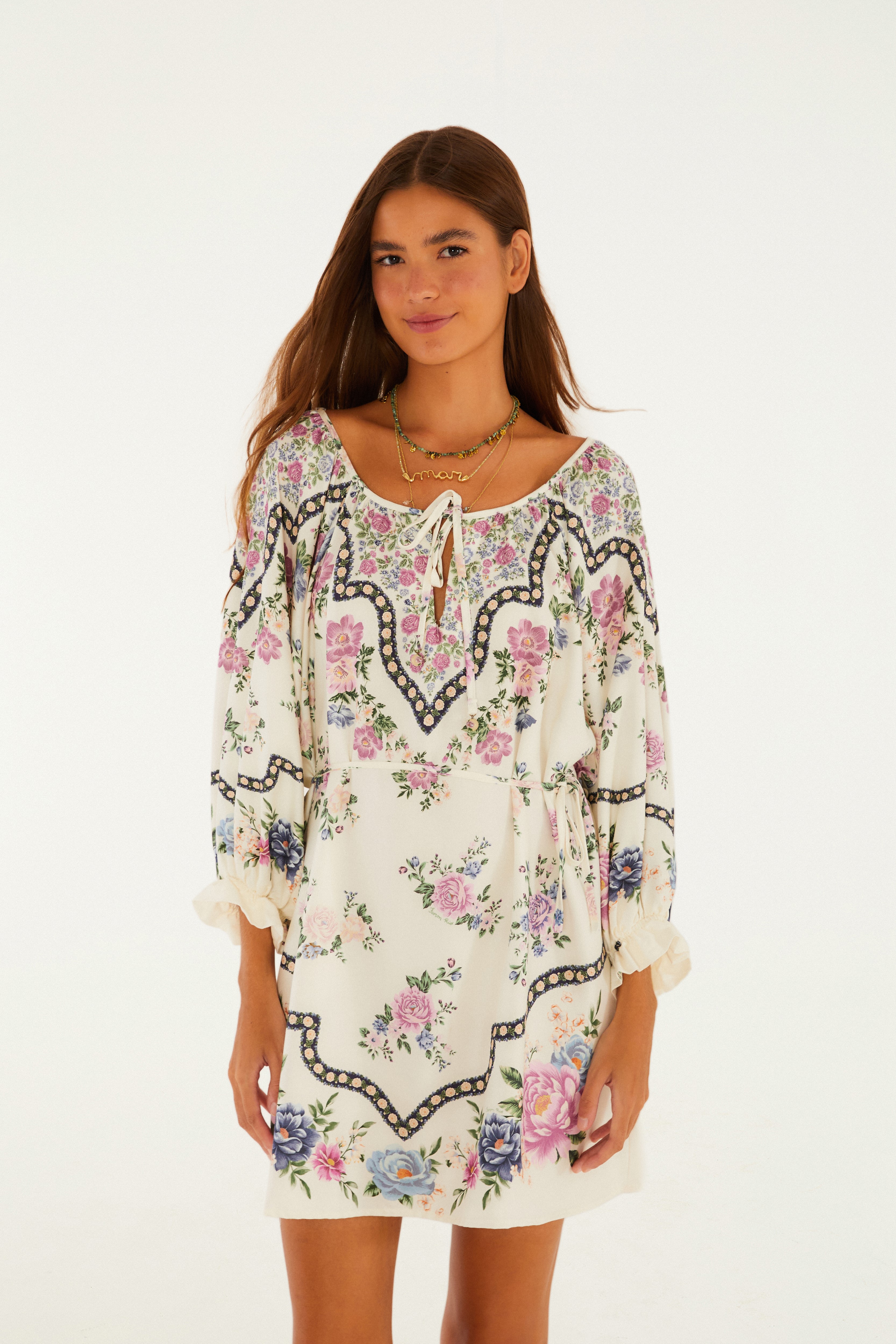 Vestido Curto Estampado Romance