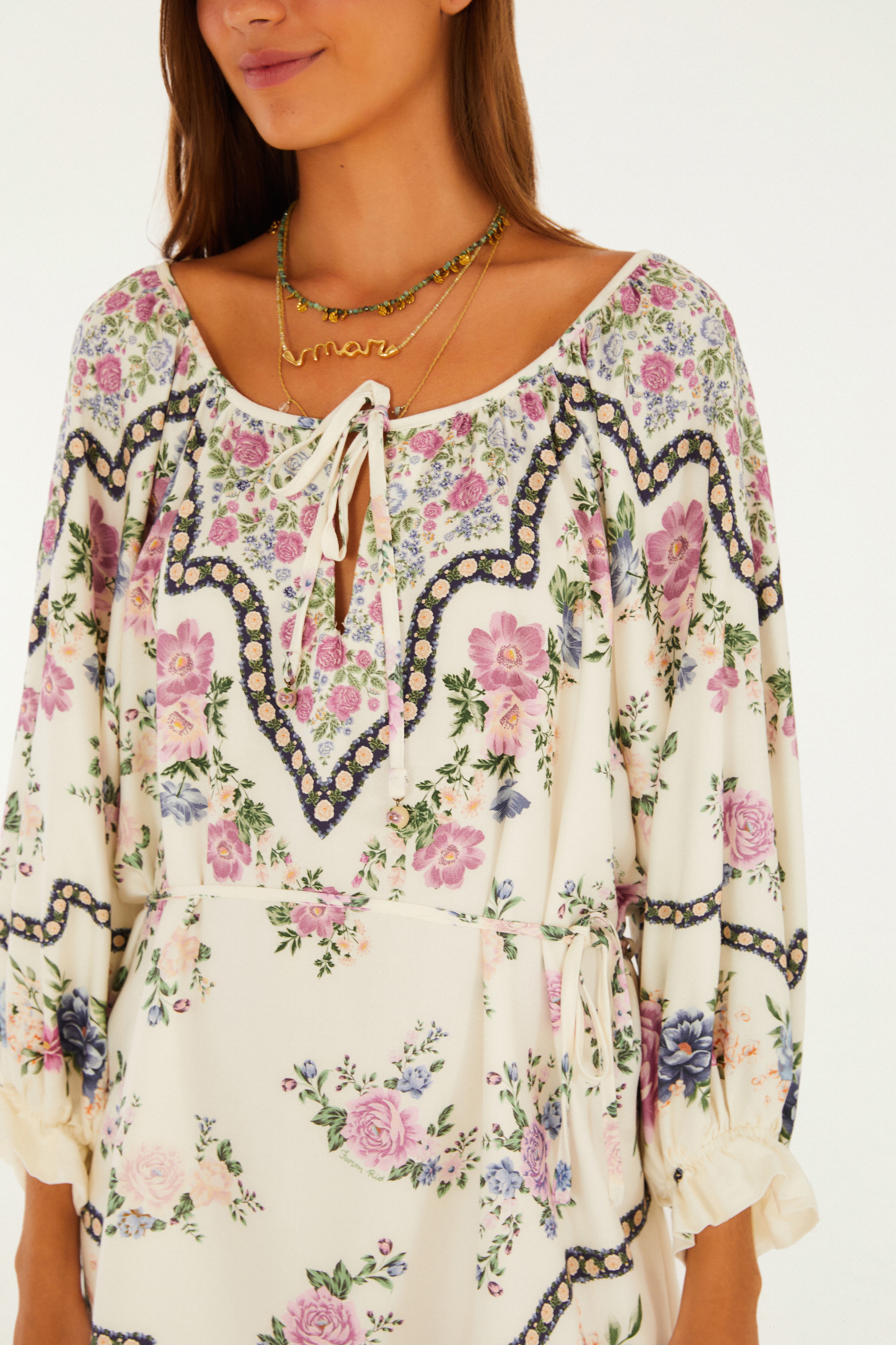 Vestido Curto Estampado Romance