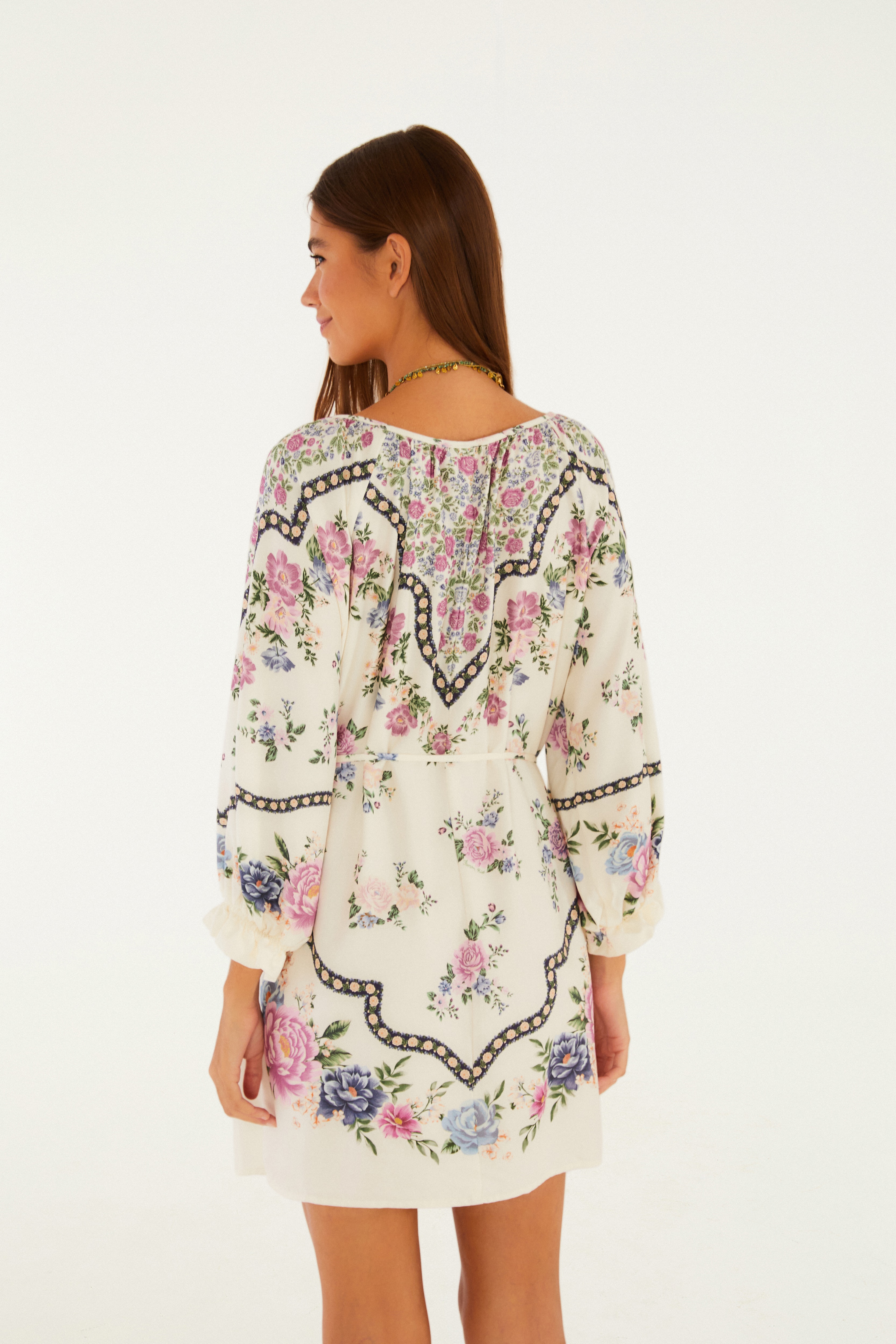 Vestido Curto Estampado Romance