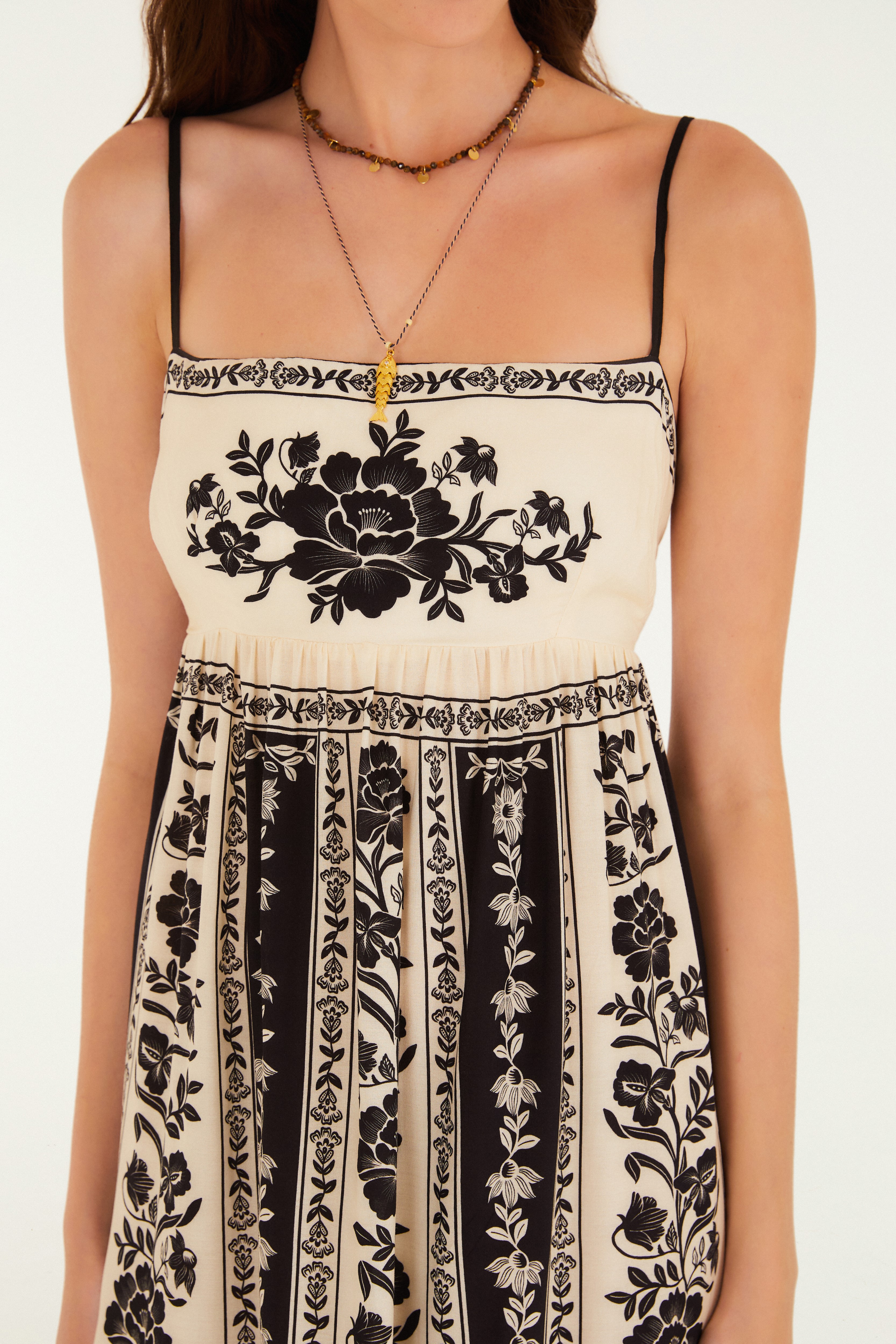 Vestido Cropped Estampado Floral Delicado