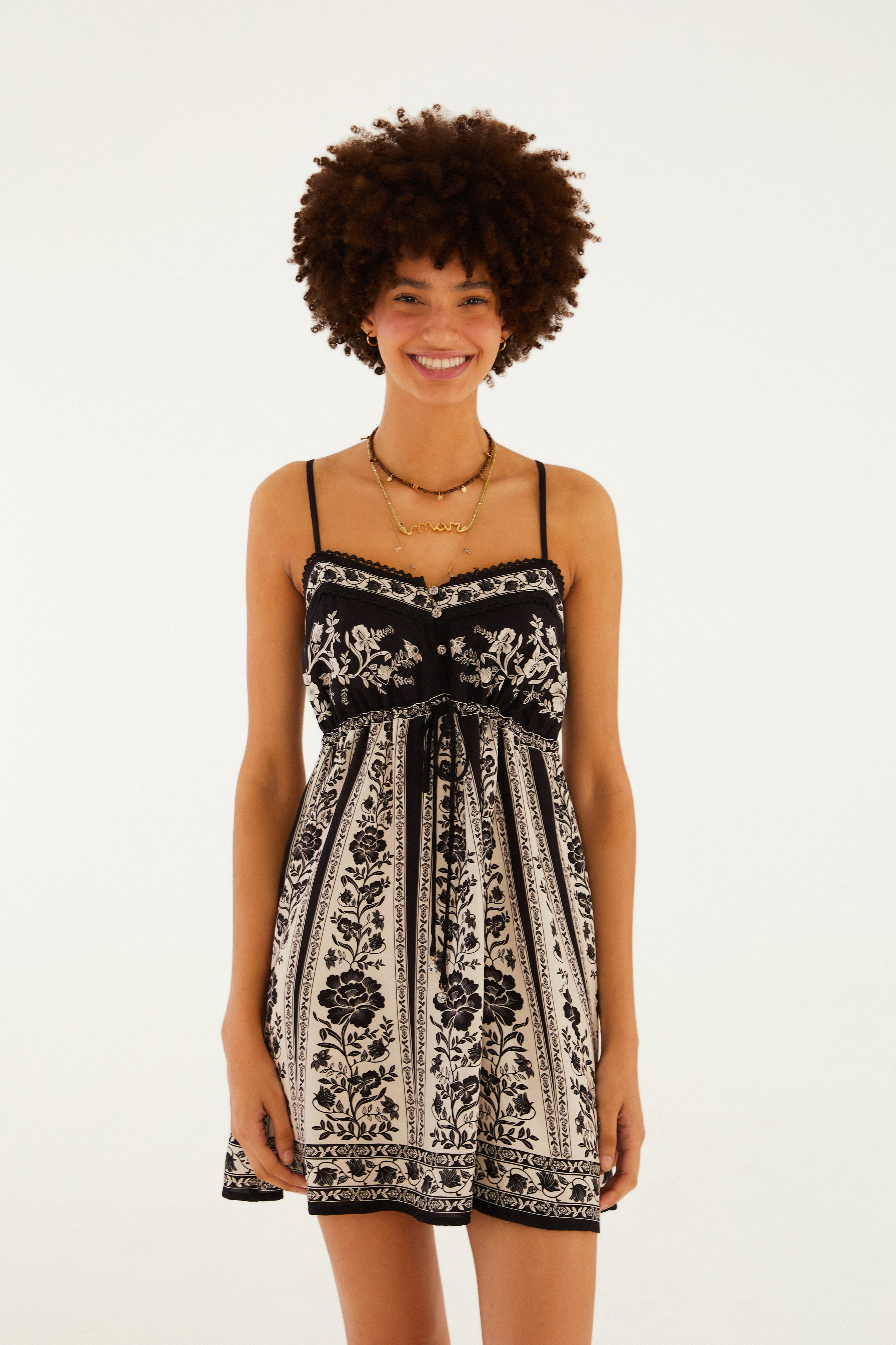 Vestido Curto Estampado Floral Delicado