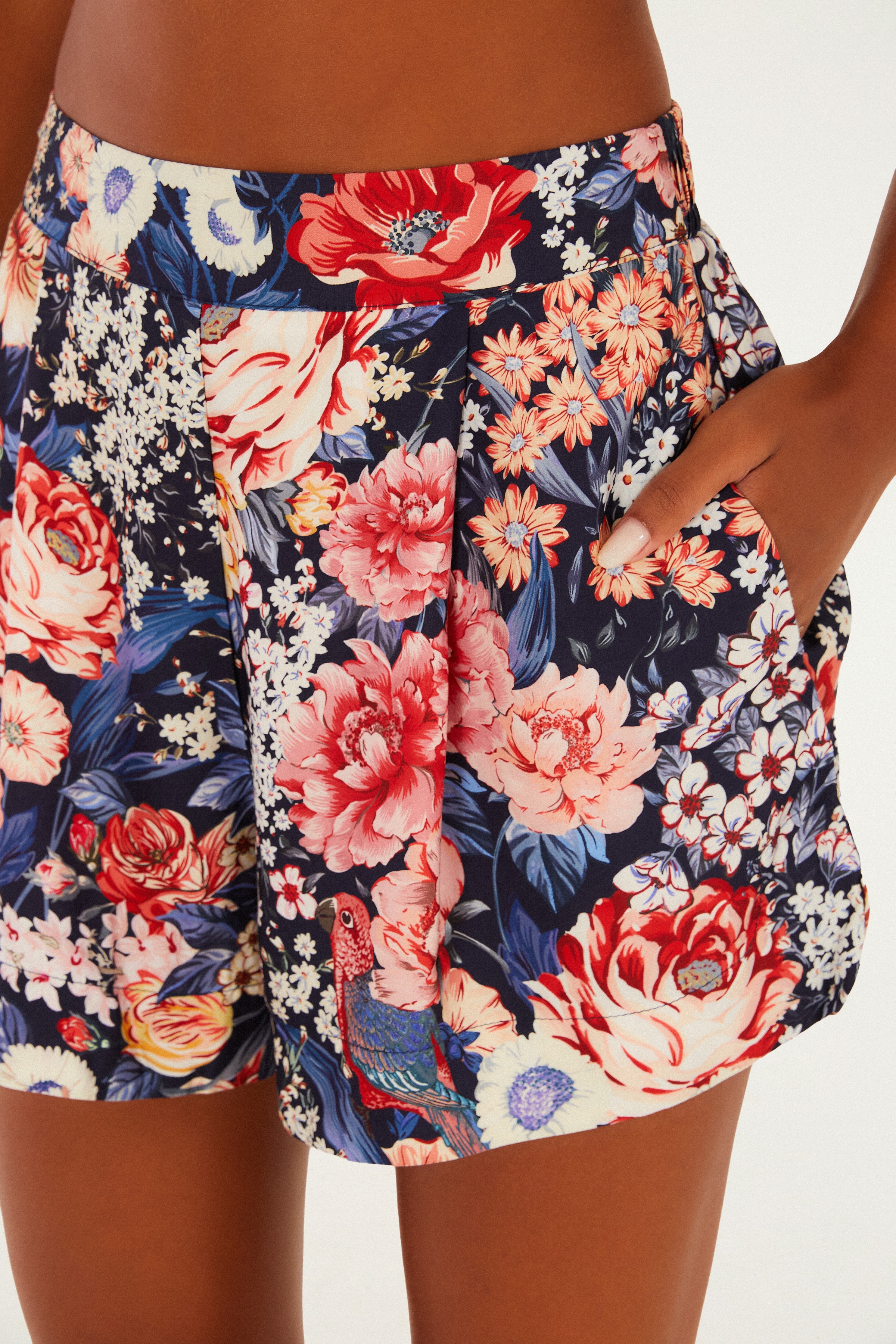 Short Estampado Canteiro De Passarinhos