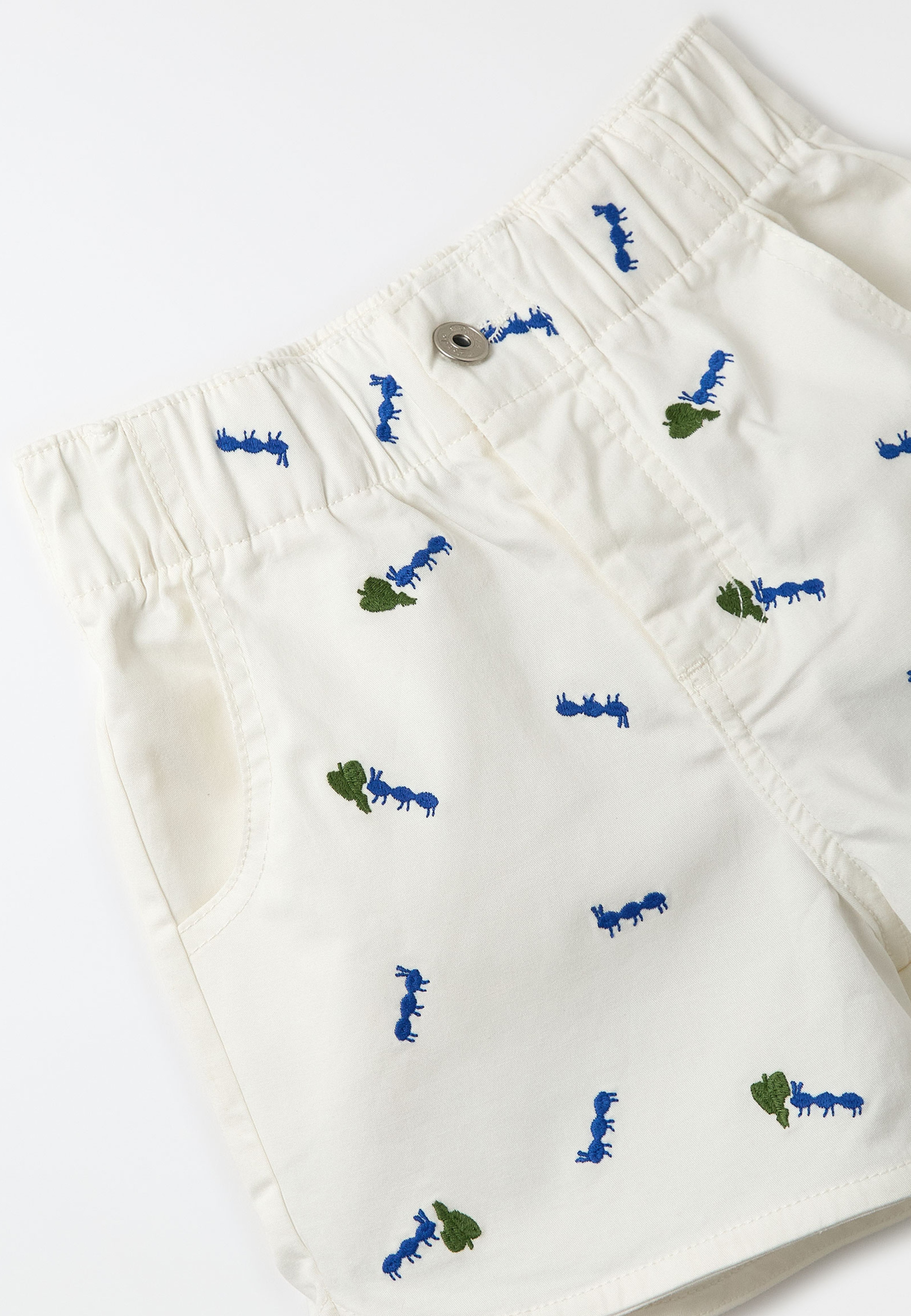 Short Sarja Bordado Formiga