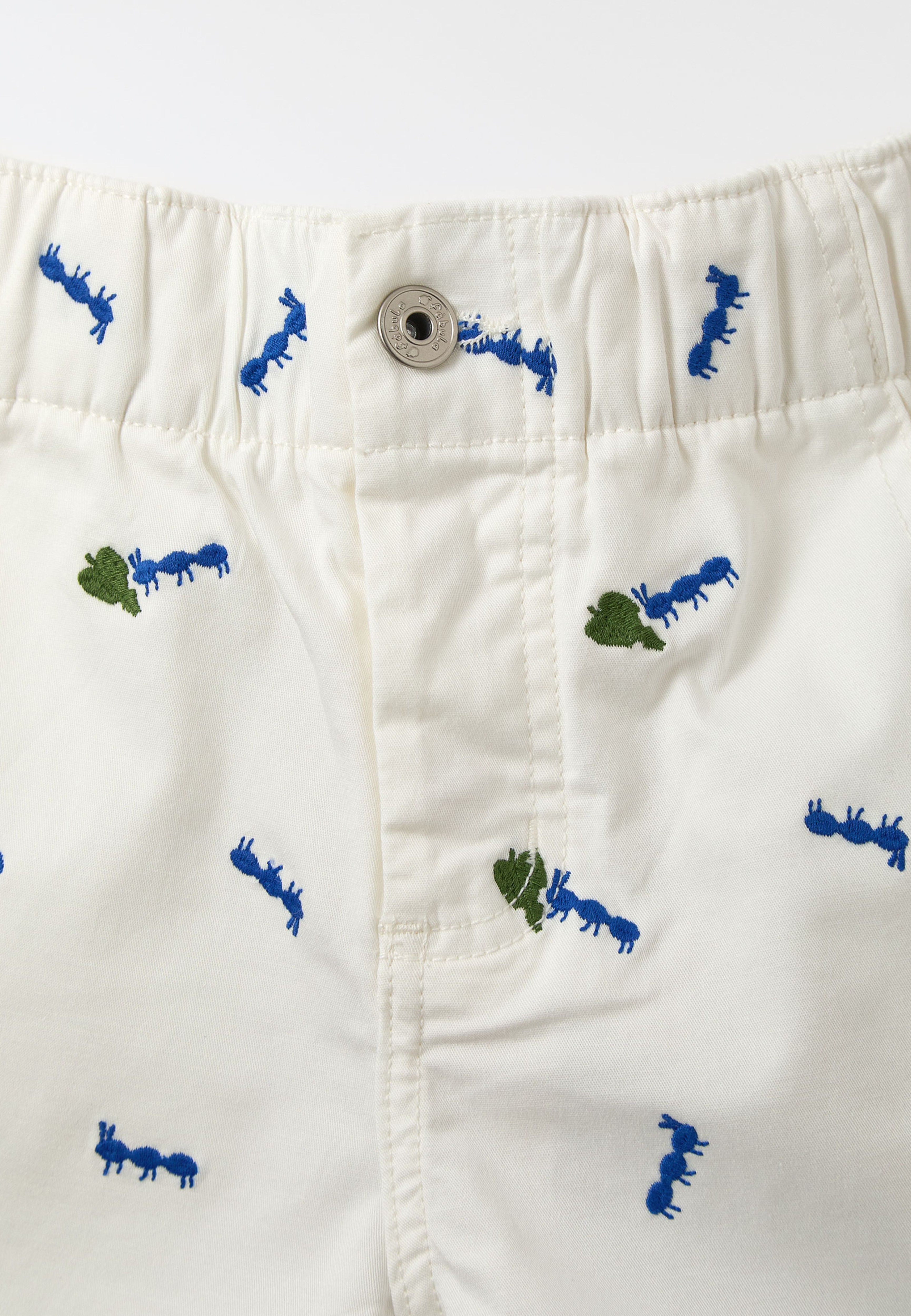 Short Sarja Bordado Formiga