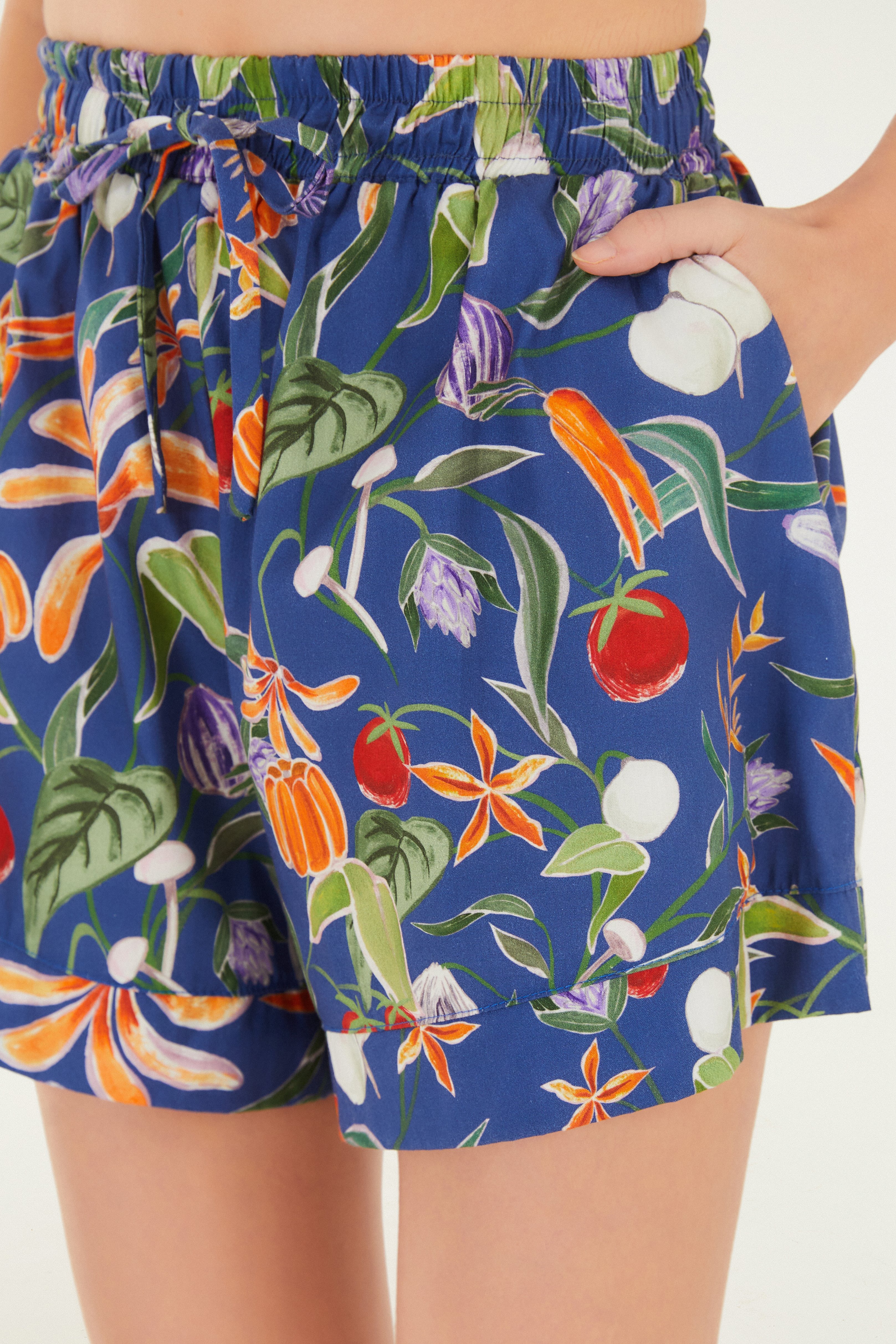 Short Elástico Estampado Legumes