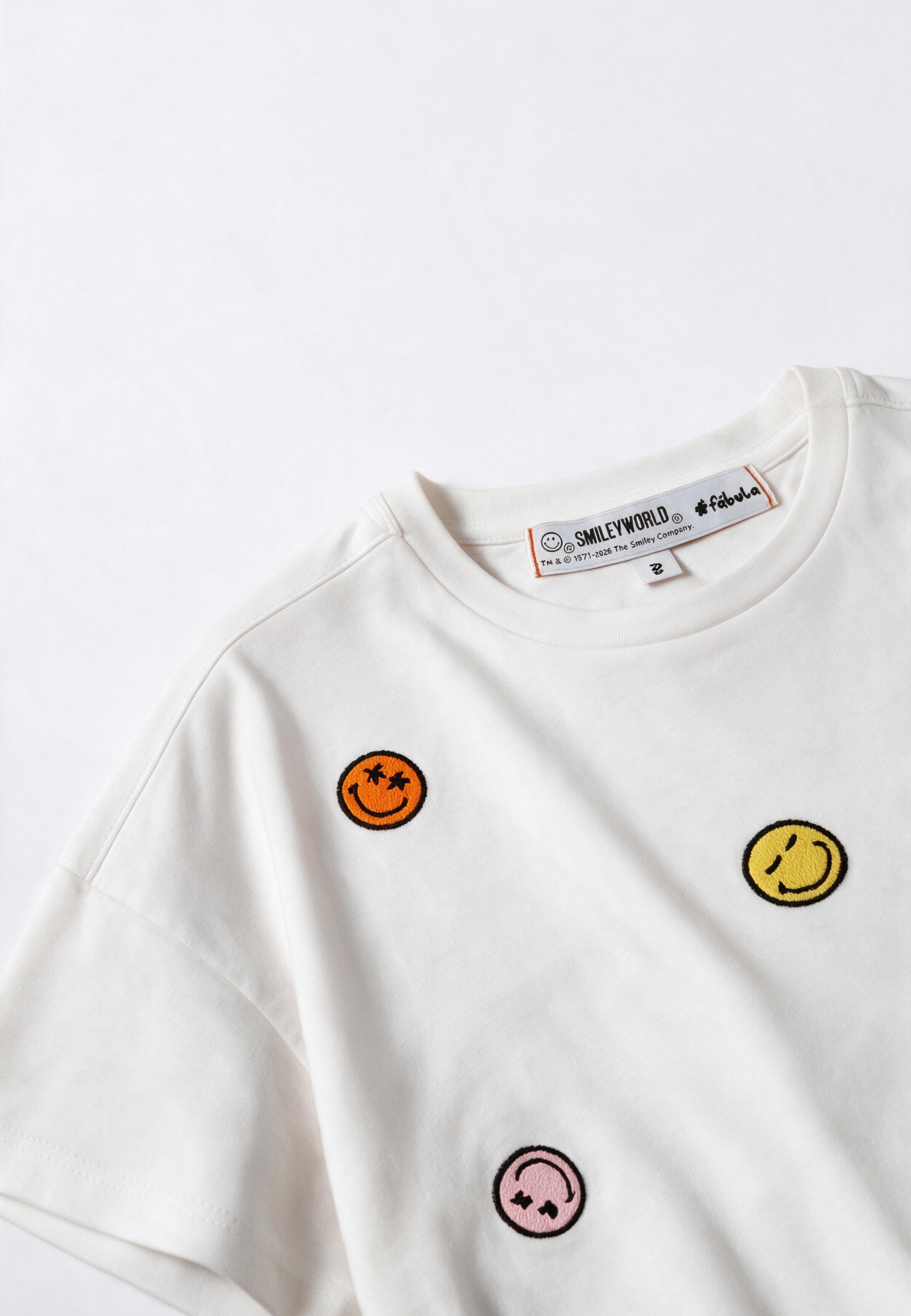 Camiseta Bordado Confete Smiley